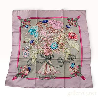 Hermes Regina Silk Carre 90 by Leila Menchari. An Hermes 100% silk twill scarf in the Regina 