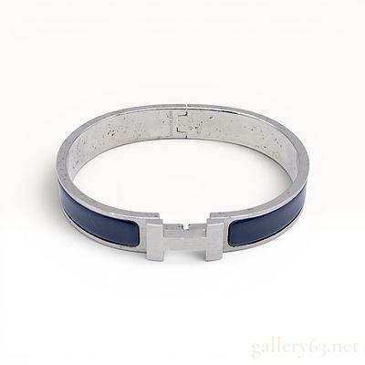 Hermes Clic H Enamel and Palladium-Plated Bangle Bracelet with Box. This Hermes Clic H bangle 