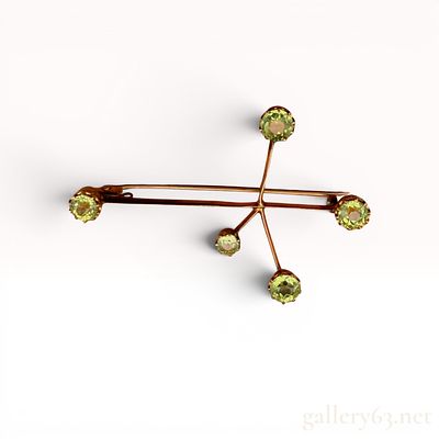 10K Yellow Gold Peridot Brooch. Features 1.10cttw of peridot and weighs 3.2 grams. 3.2 grams