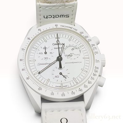 Omega x Swatch MoonSwatch Mission to the Moonphase Full Moon Snoopy Bioceramic Wristwatch. An 