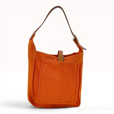 Marwari GM Orange Canvas and Leather Shoulder Bag. Hermes Marwari GM model featuring a vibrant 