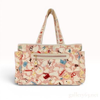 Chanel Printed Baby Animals Canvas Bag Gold Hardware, 2006-2008. This Chanel bag is constructed 