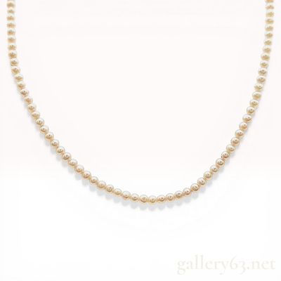 Cultured Pearl Single Strand Necklace with 18 Karat Yellow Gold Clasp. Cultured pearl 