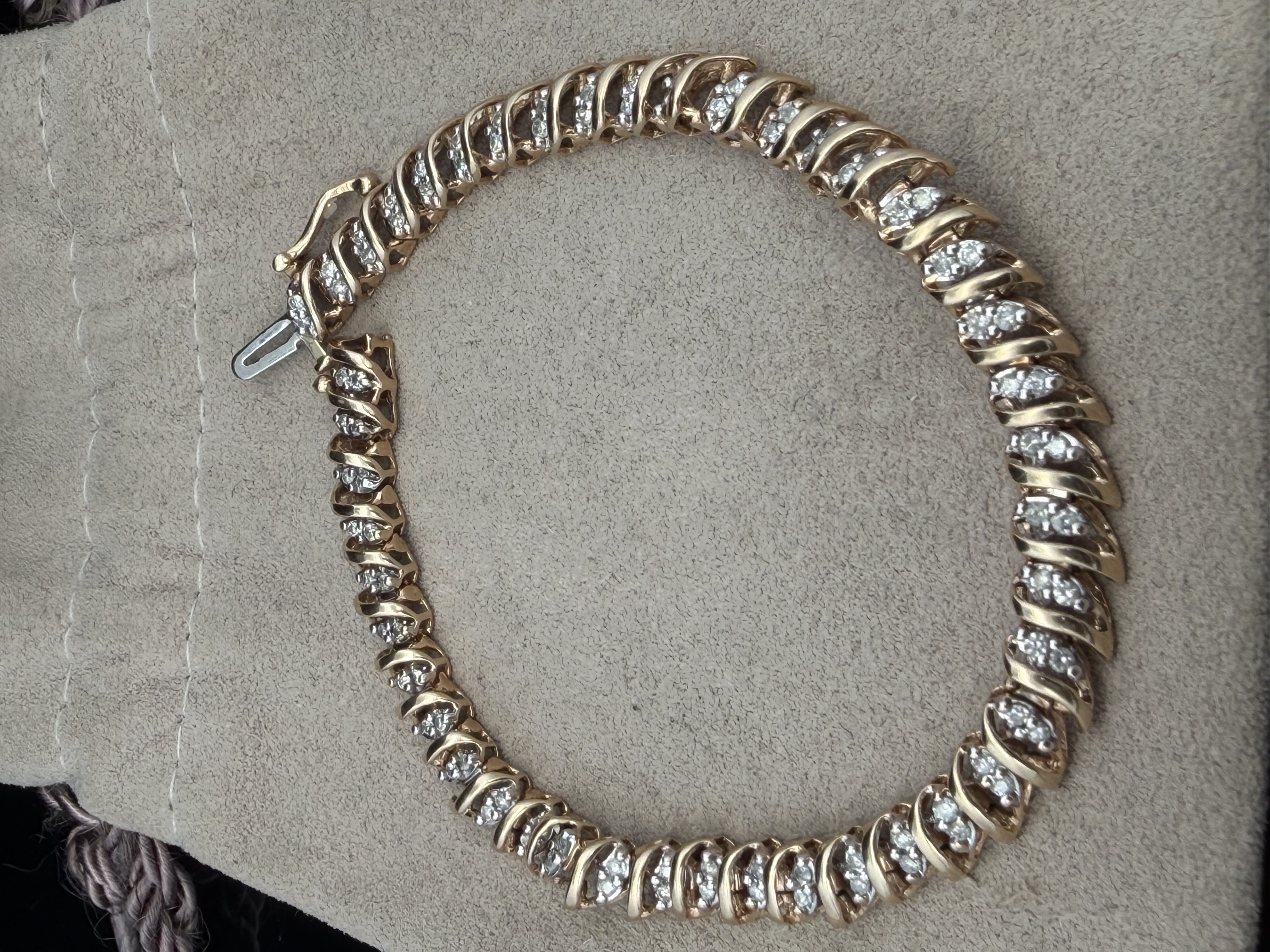 Estate 10K Yellow Gold Natural Diamond Tennis Bracelet