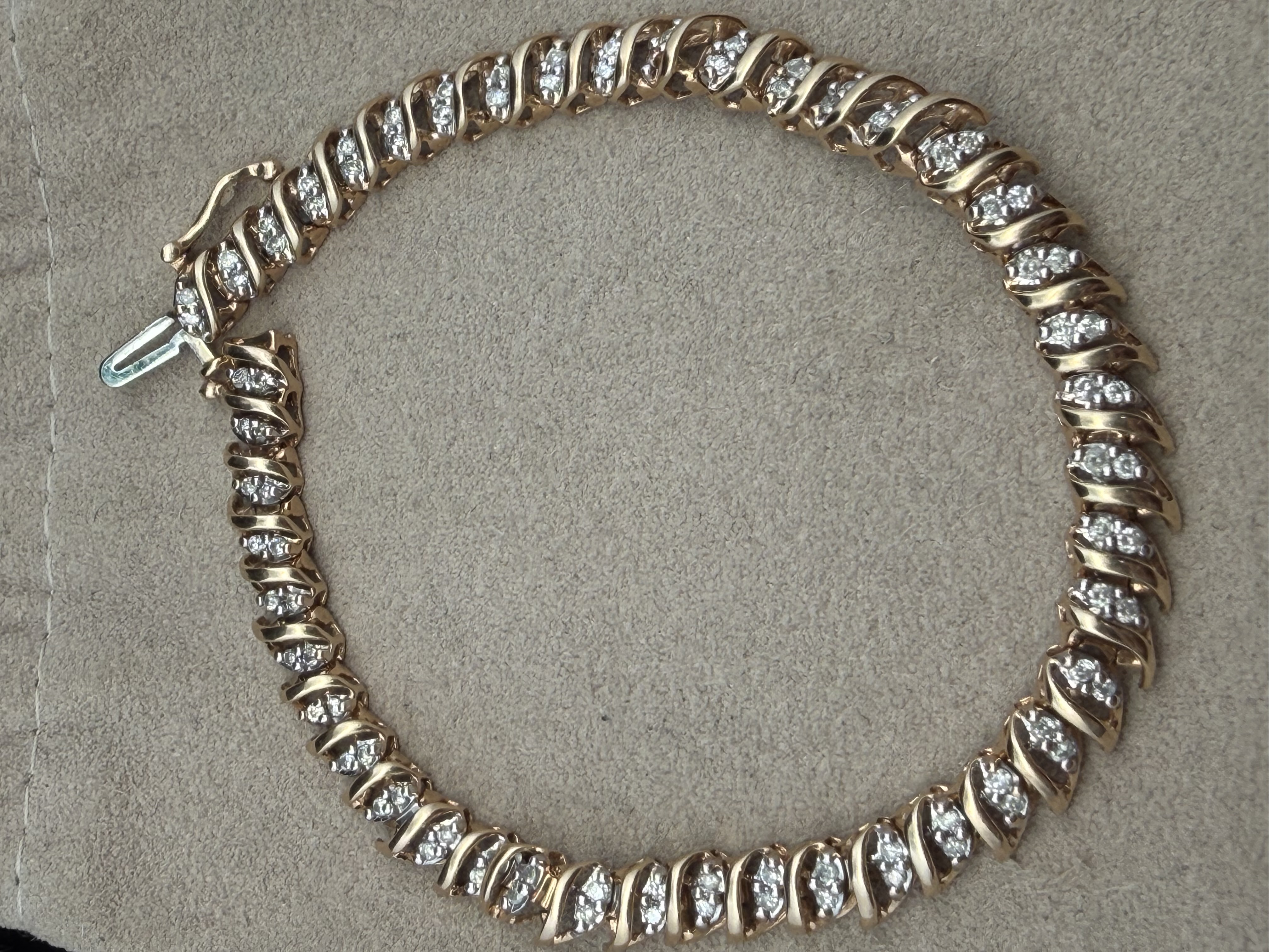 Estate 10K Yellow Gold Natural Diamond Tennis Bracelet