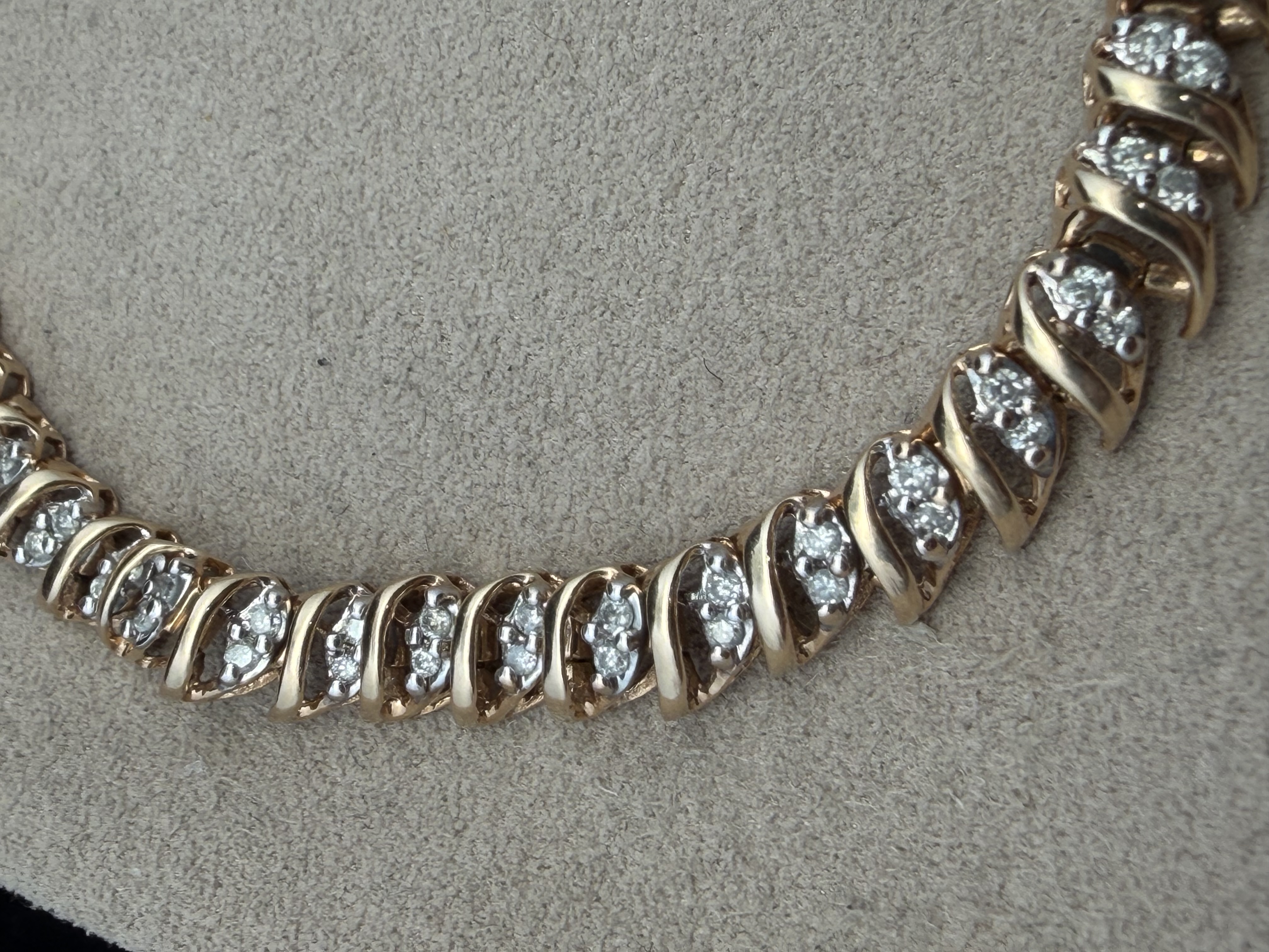 Estate 10K Yellow Gold Natural Diamond Tennis Bracelet