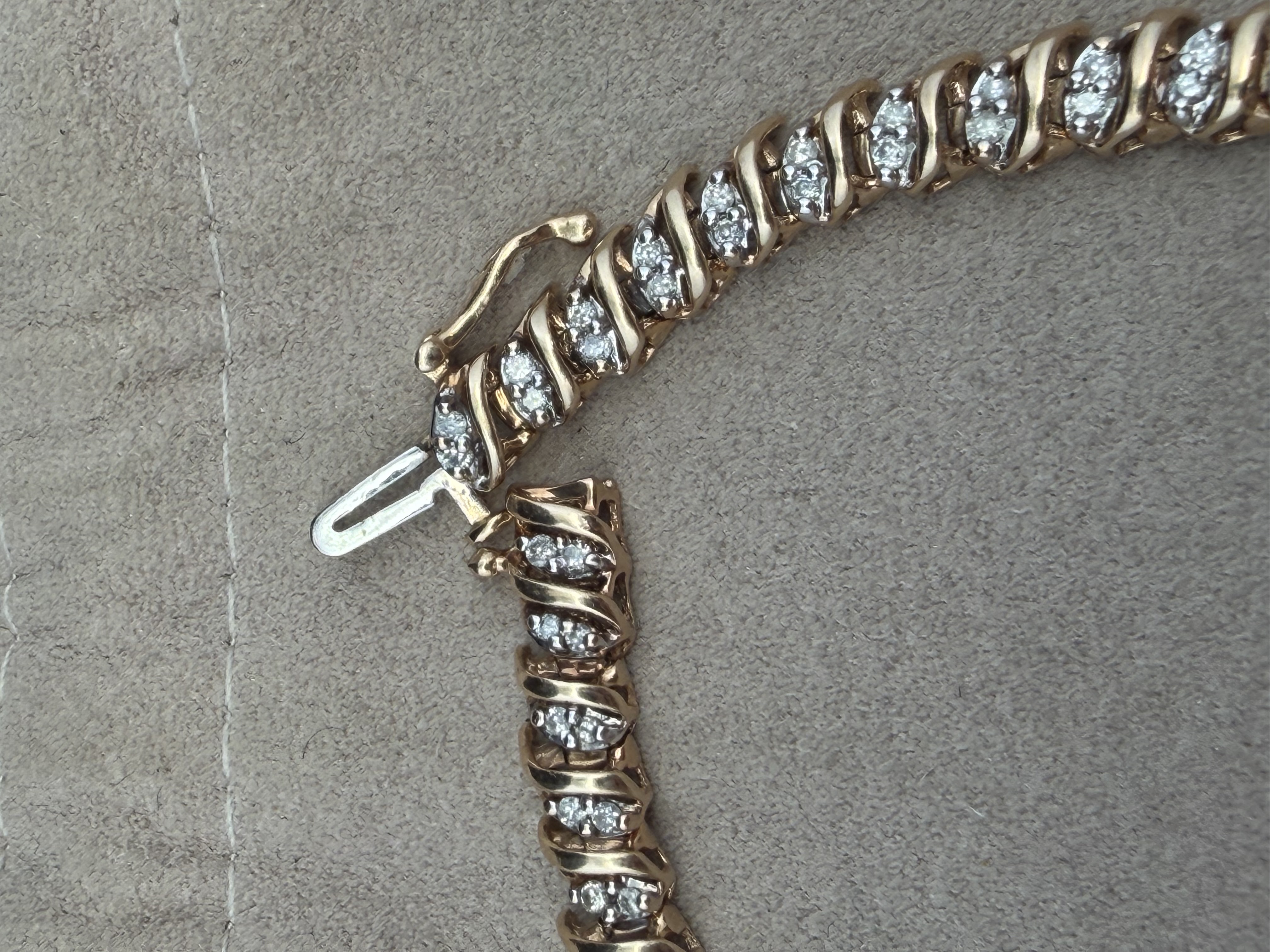 Estate 10K Yellow Gold Natural Diamond Tennis Bracelet