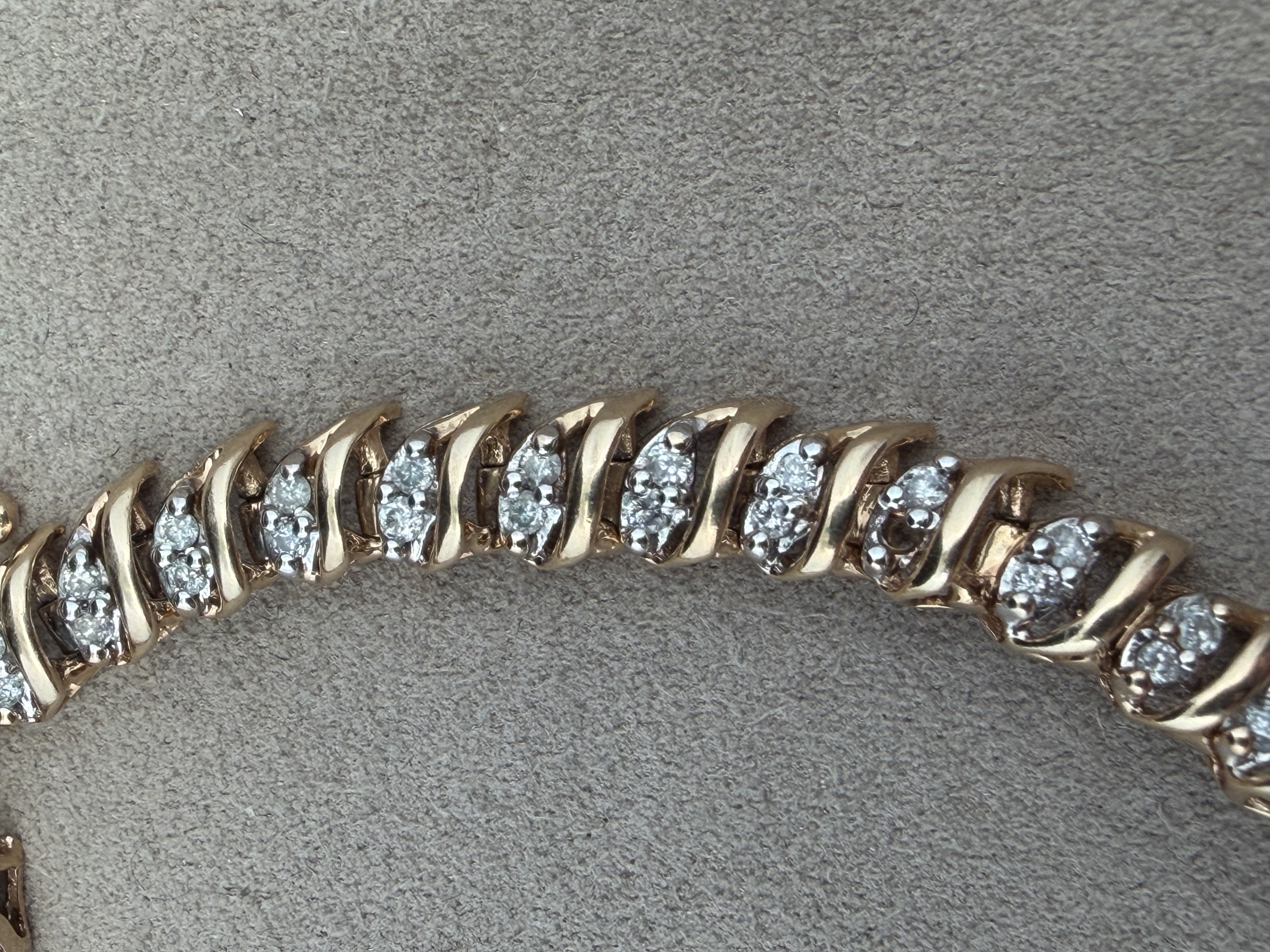 Estate 10K Yellow Gold Natural Diamond Tennis Bracelet