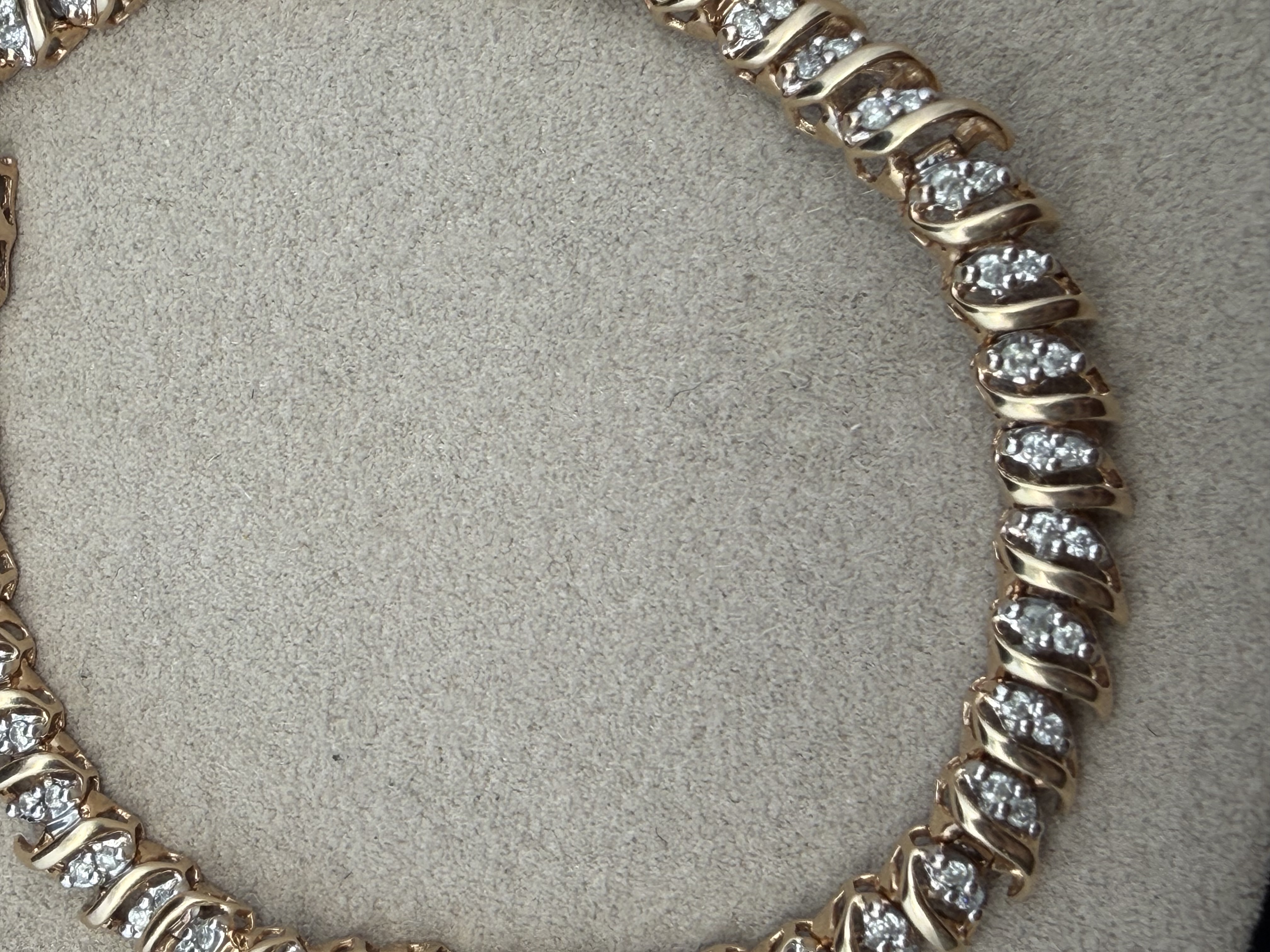 Estate 10K Yellow Gold Natural Diamond Tennis Bracelet