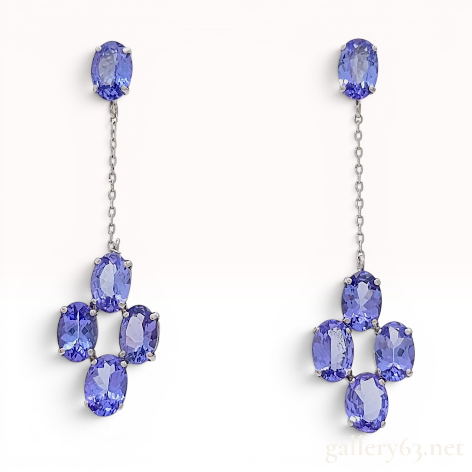 A Pair of Tanzanite and PT900 Platinum Dangle Earrings