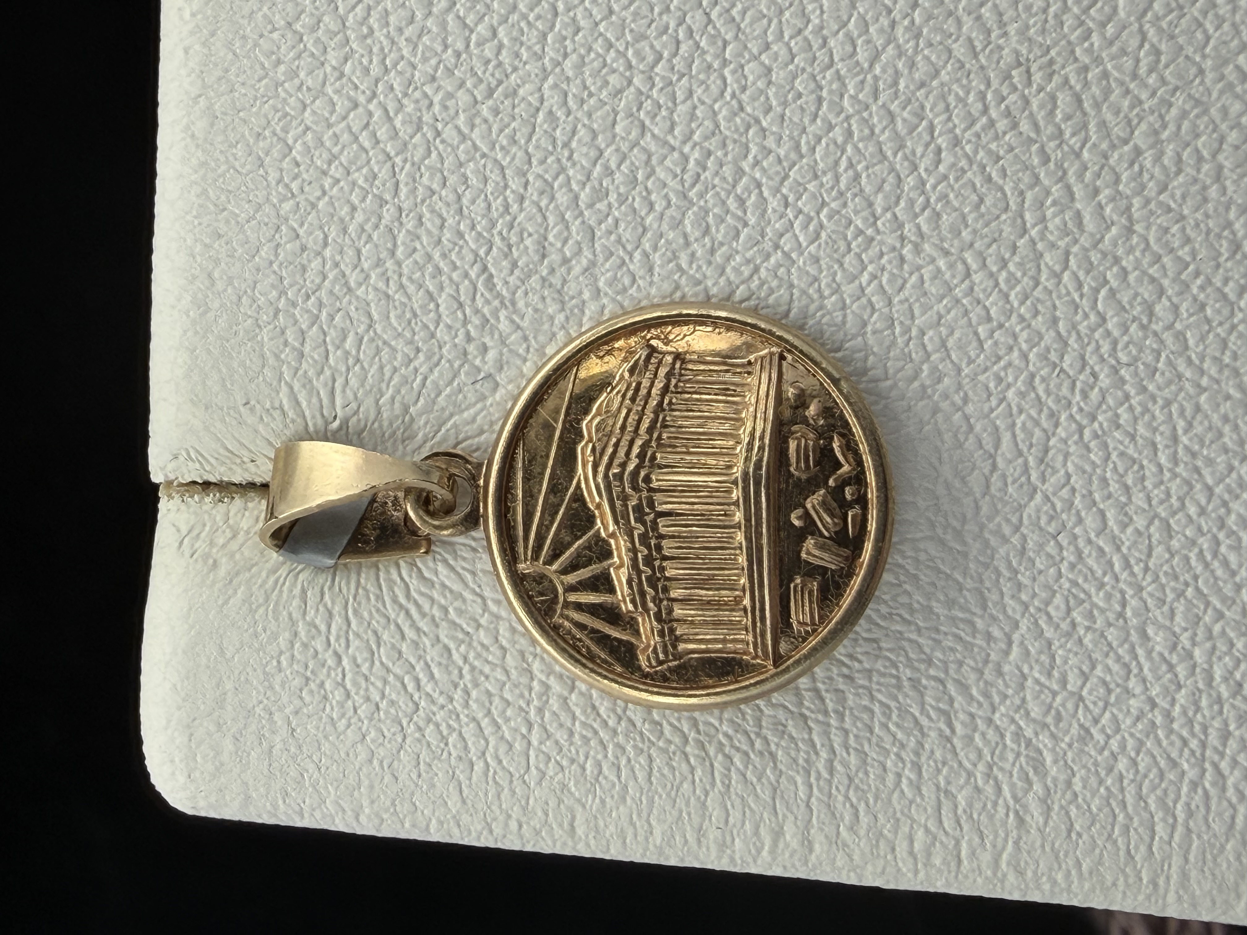 14K Yellow Gold Roman Column Pendant