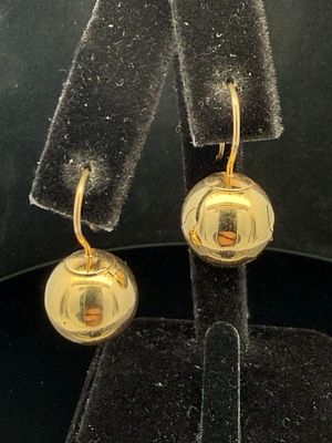 14K Yellow Gold Ball Earrings. Earrings do show some small dents. 2.0 grams.