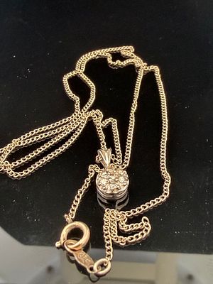 14K White Gold Natural Diamond Pendant on Chain Necklace. Approx .10ct si/I diamonds 18 inches 