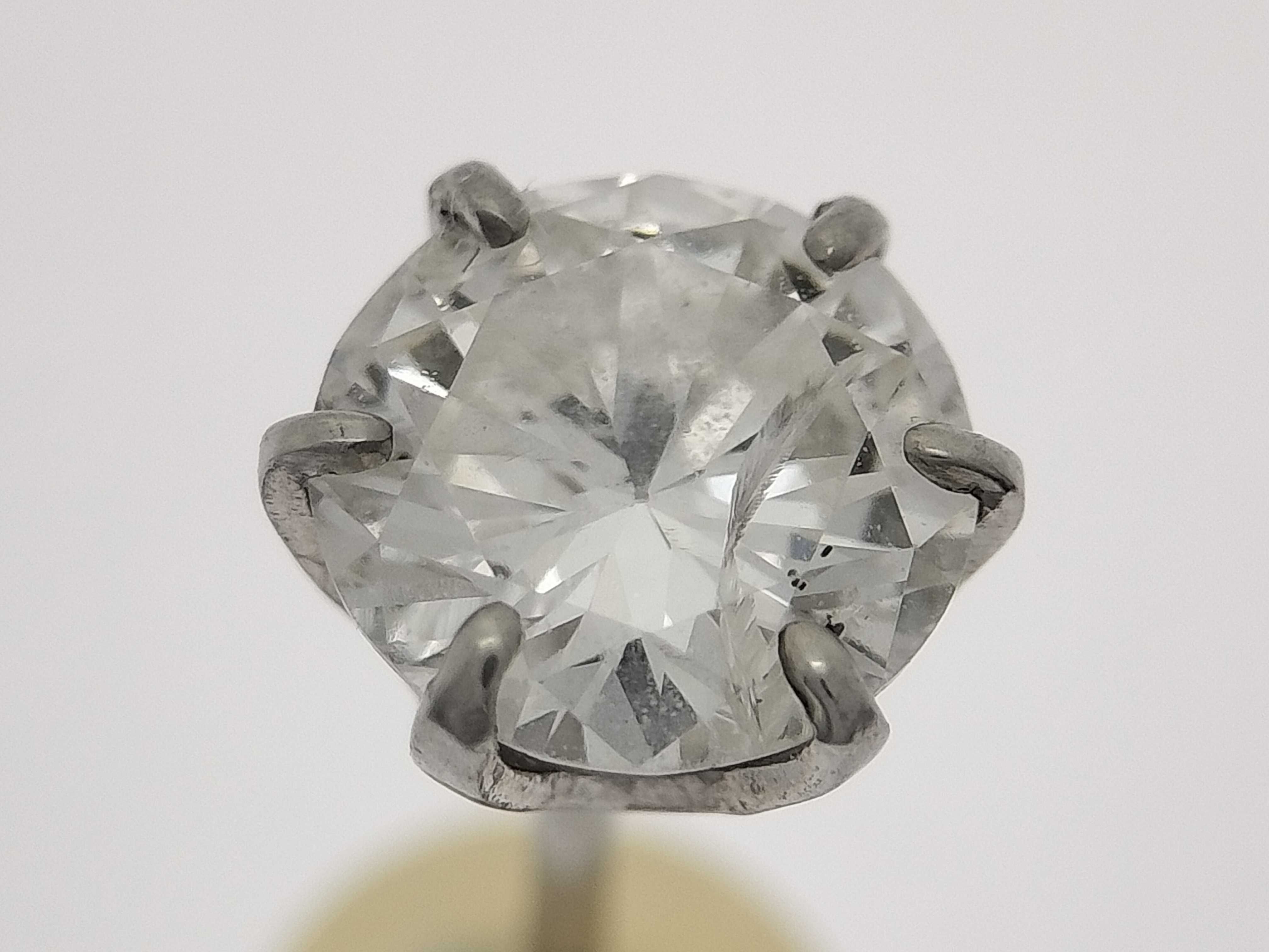 Single Platinum Stud Earring with Round Brilliant Cut Diamond