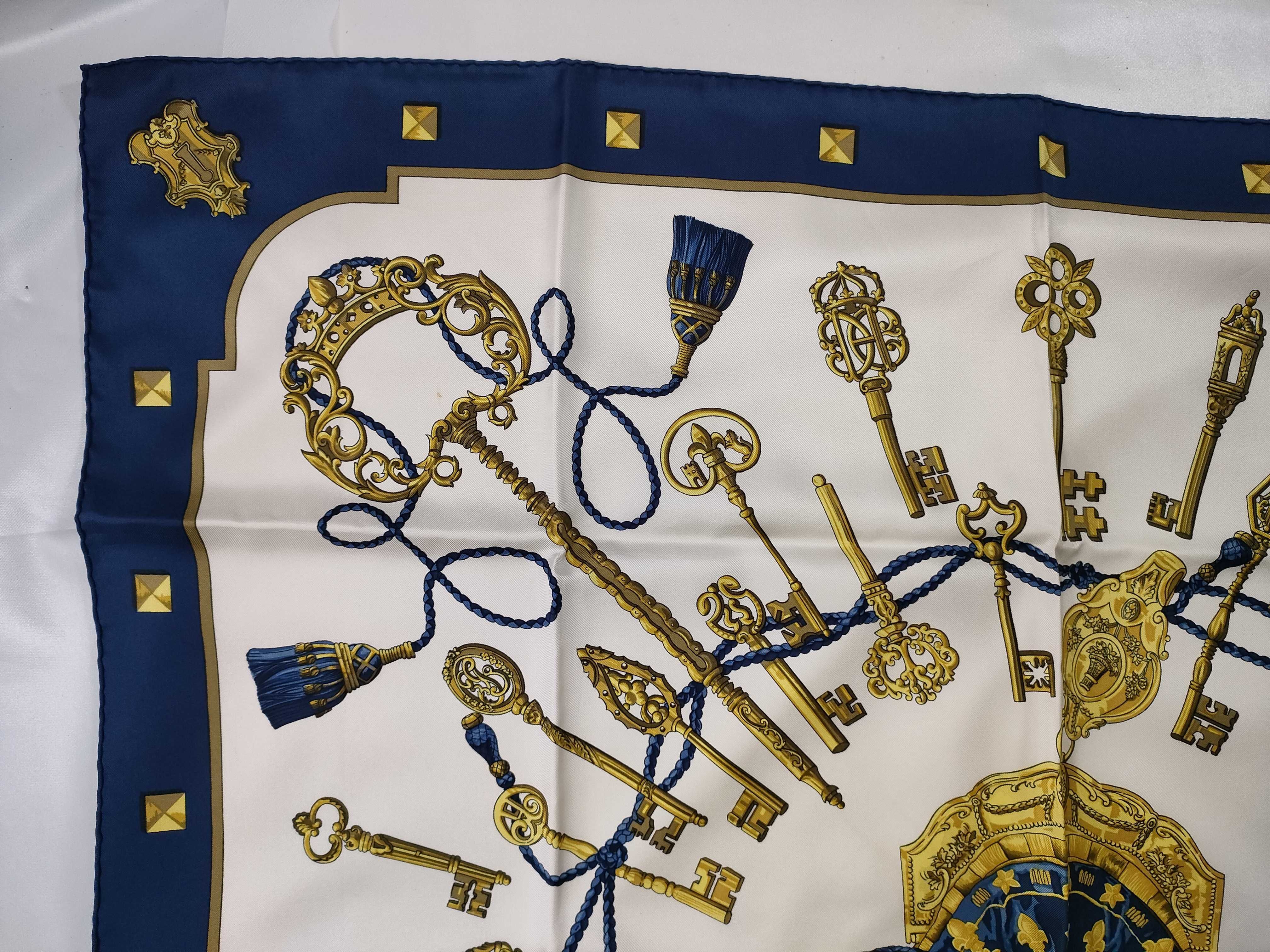 Hermès Paris Les Clefs Silk Scarf