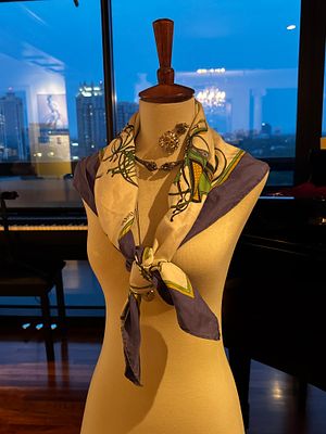 Herm&egrave;s Les Voitures &agrave; Transformation Silk Carr&eacute; 90 Scarf. This is an authentic Herm&egrave;s silk scarf 