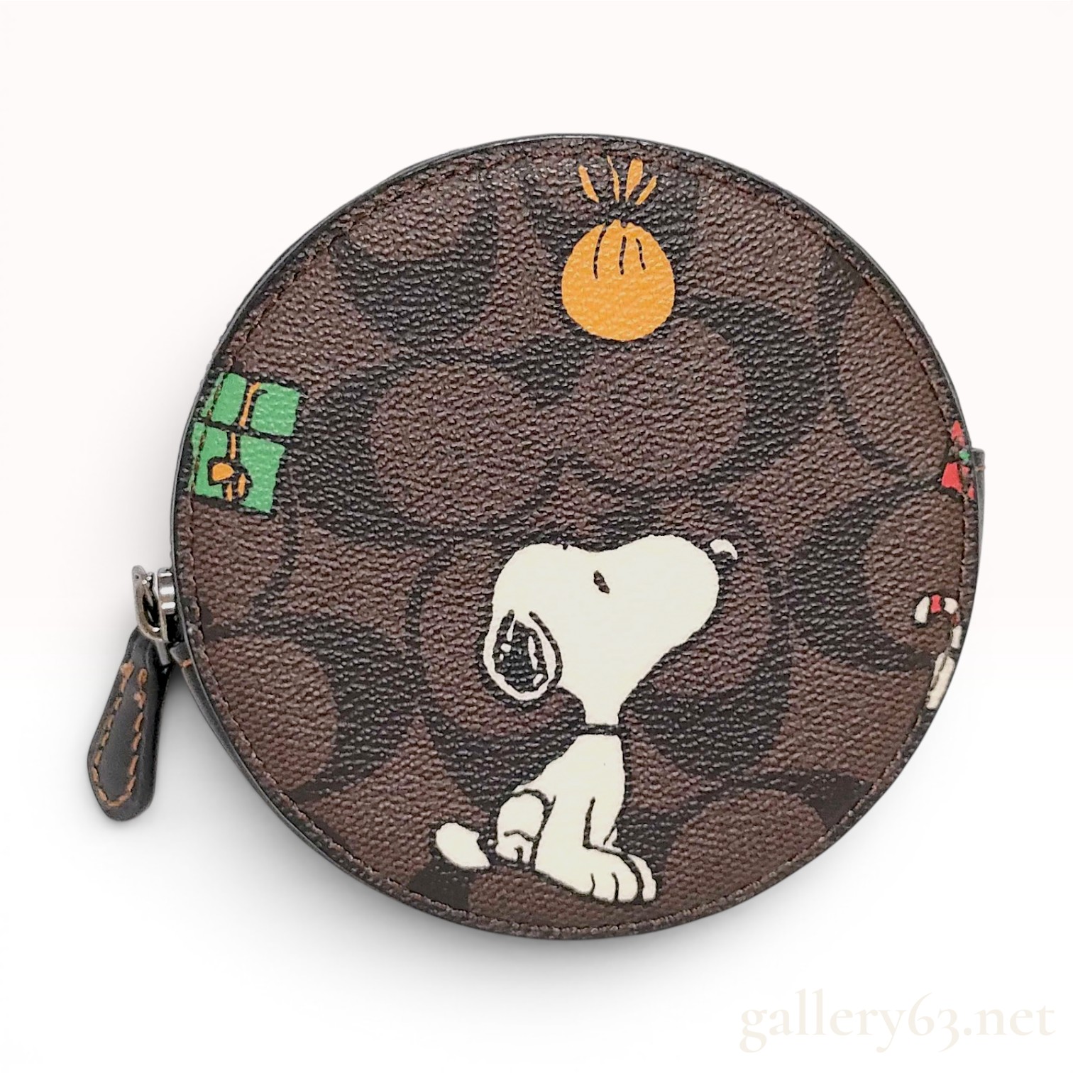 Coach x Peanuts Round Coin Case in Signature Canvas with Snoopy Presents Print