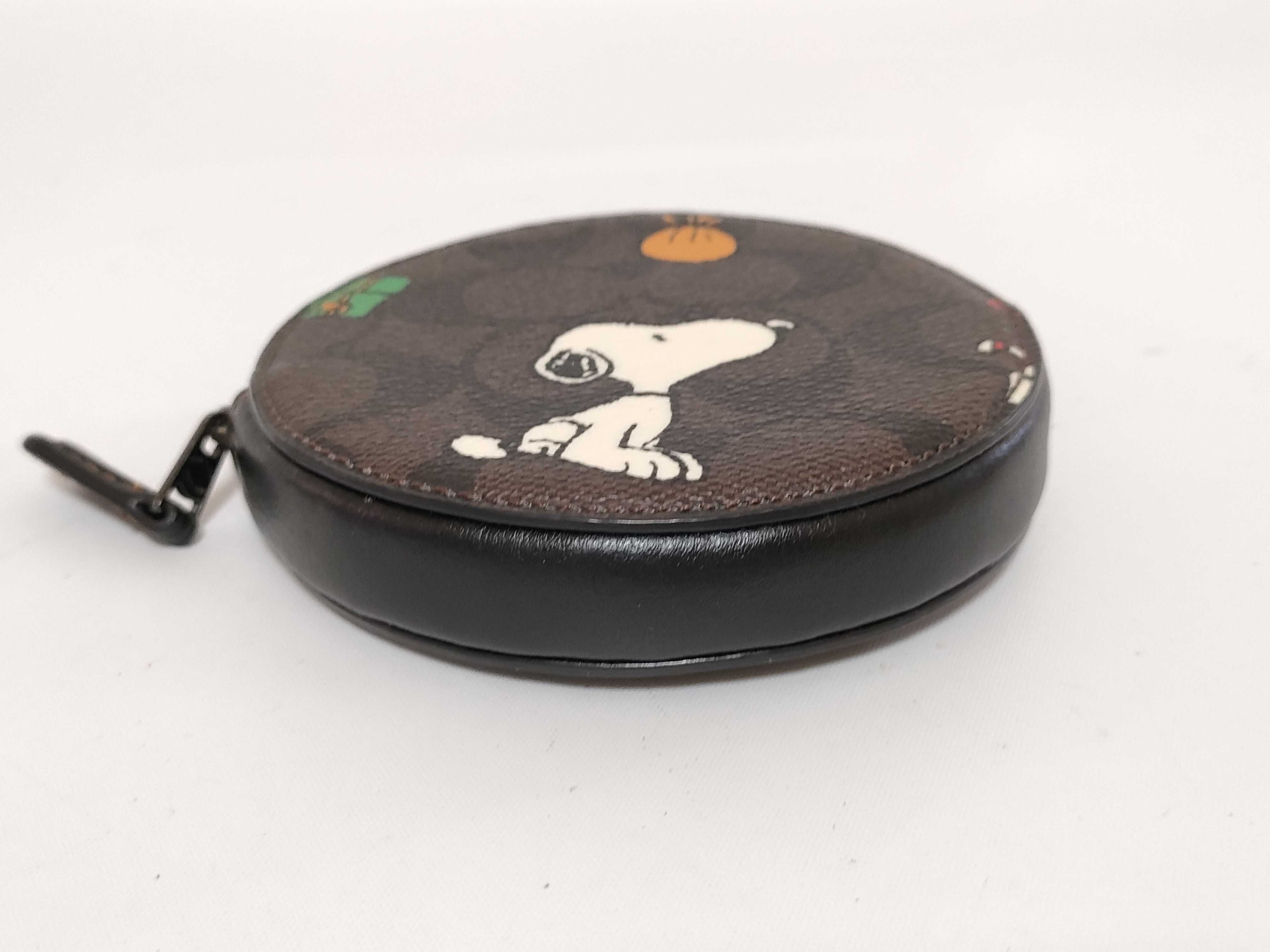 Coach x Peanuts Round Coin Case in Signature Canvas with Snoopy Presents Print