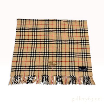 Vintage Burberrys Nova Check 100% Wool Scarf. This vintage Burberrys scarf is crafted from 100% 