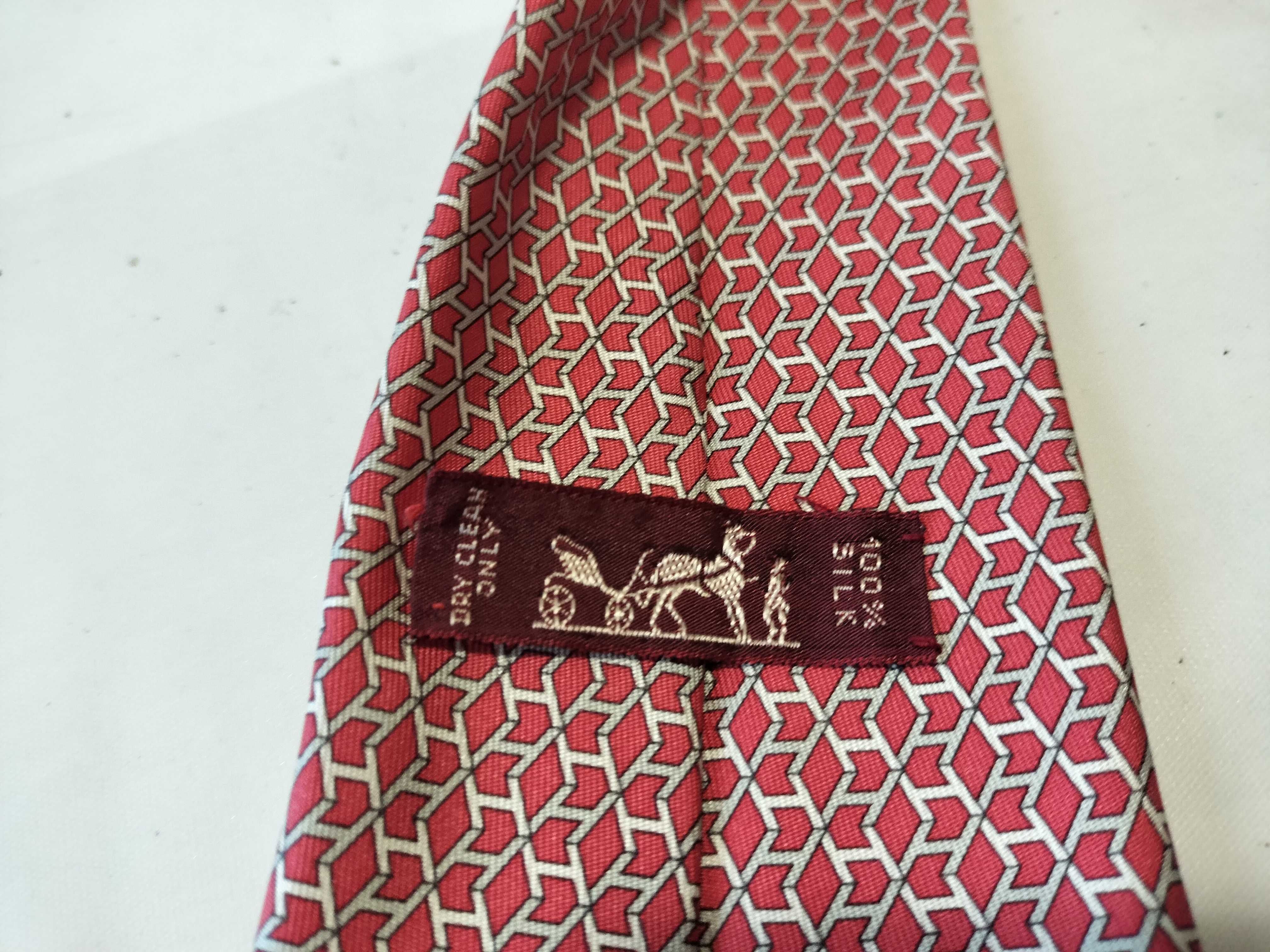 Hermès Silk Necktie with Red Interlocking H Geometric Motif