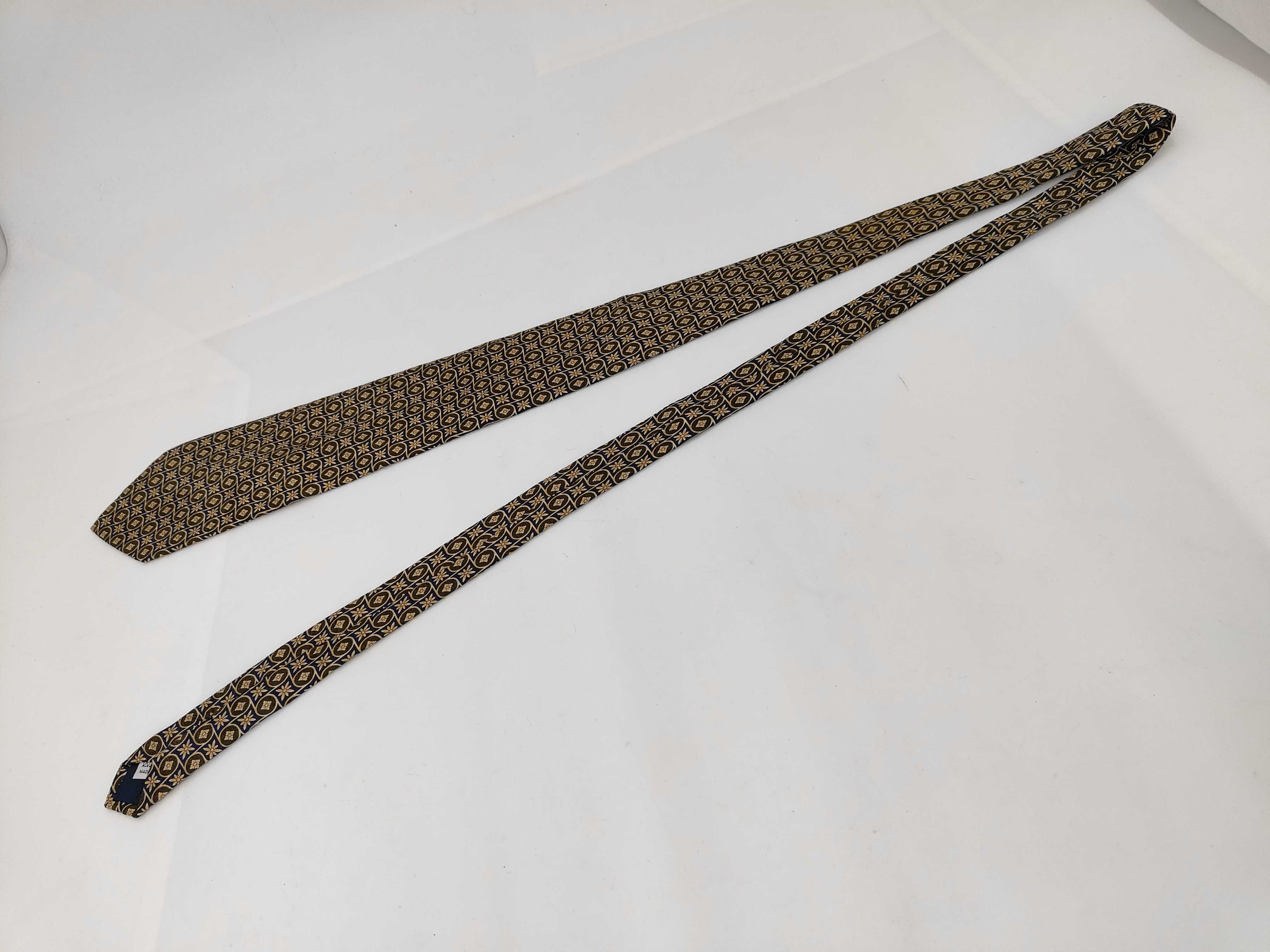 Valentino Cravatte Silk Geometric Medallion Pattern Necktie