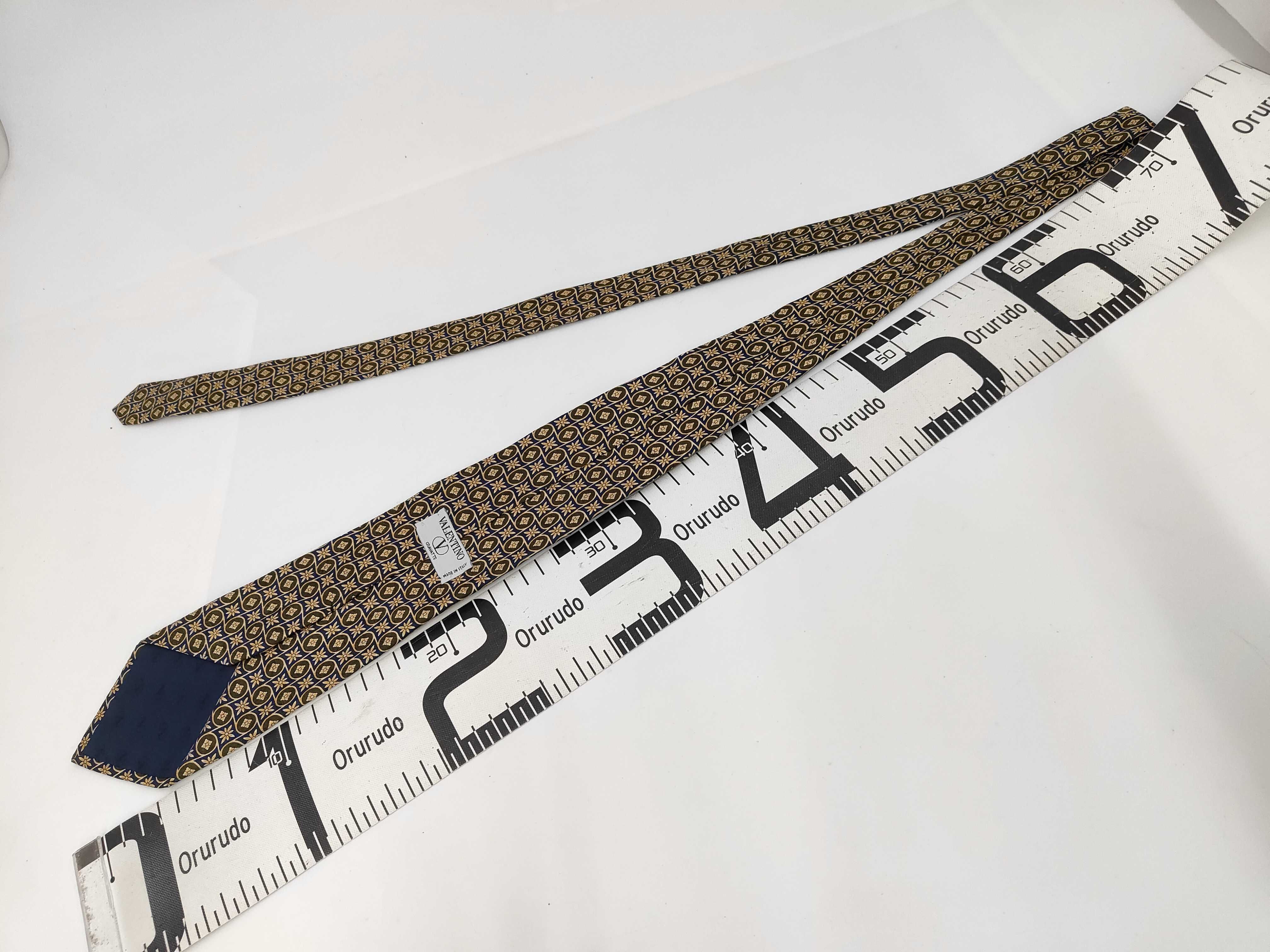 Valentino Cravatte Silk Geometric Medallion Pattern Necktie