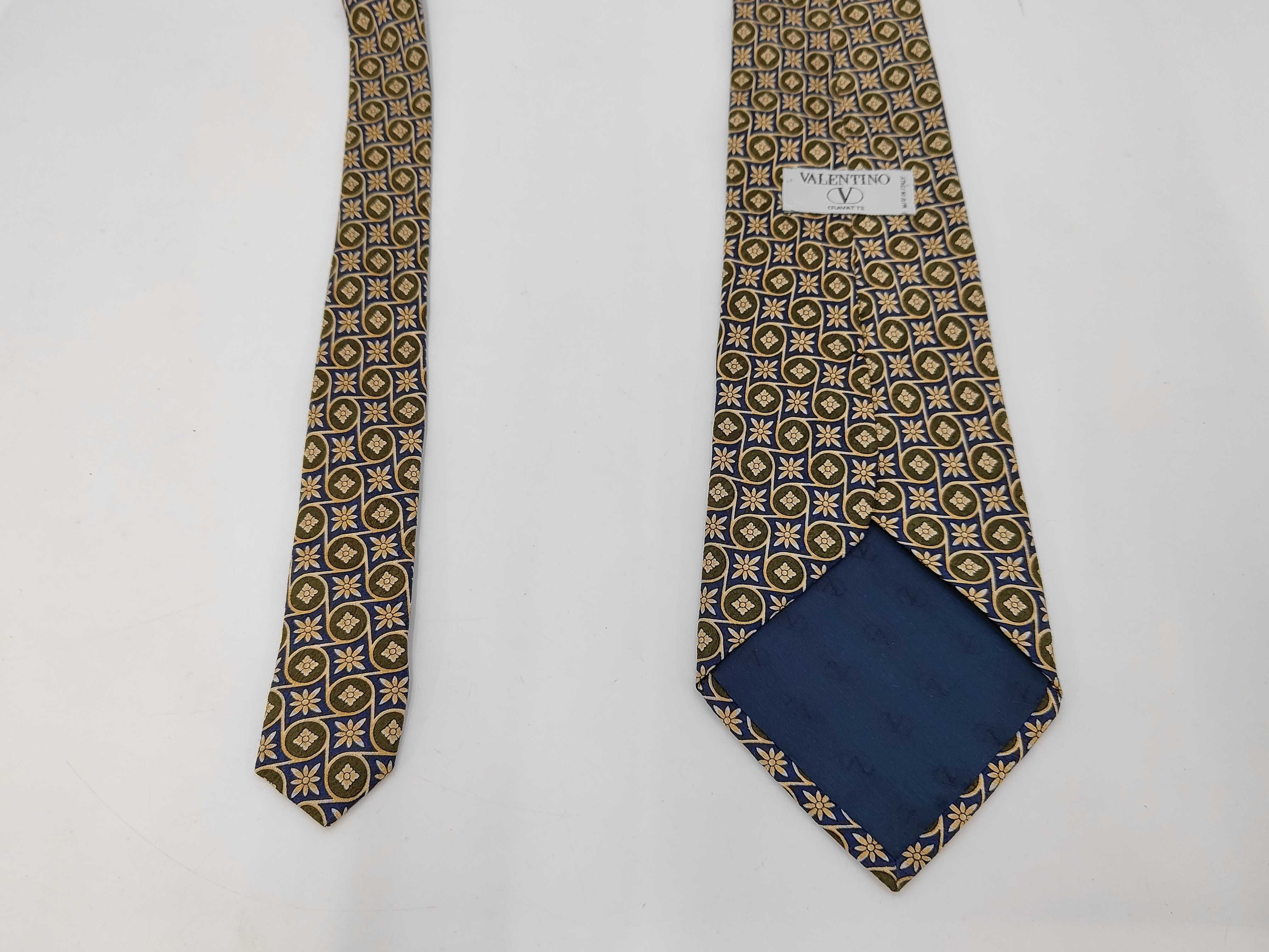 Valentino Cravatte Silk Geometric Medallion Pattern Necktie