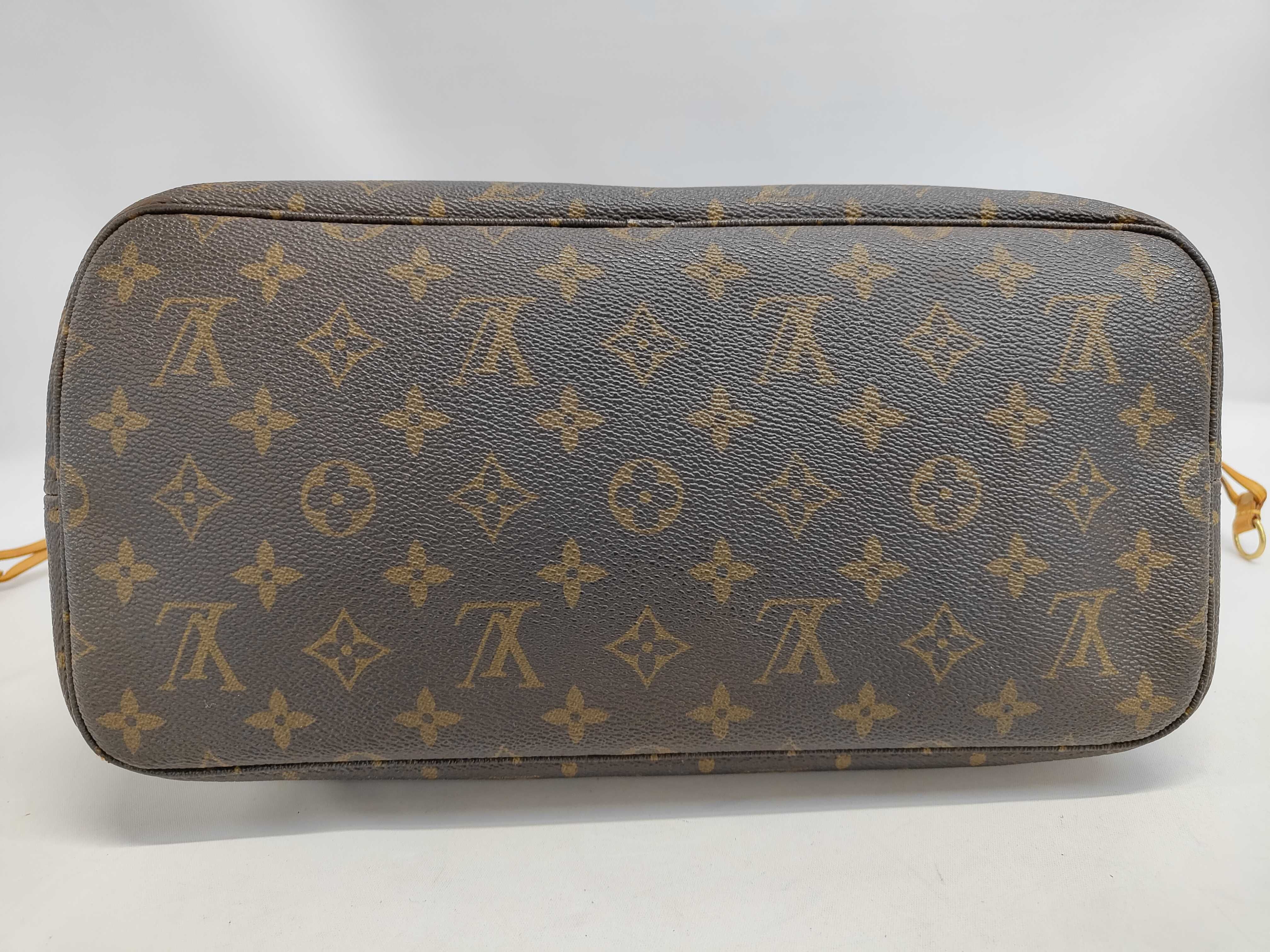 Louis Vuitton Monogram Neverfull MM Tote Bag