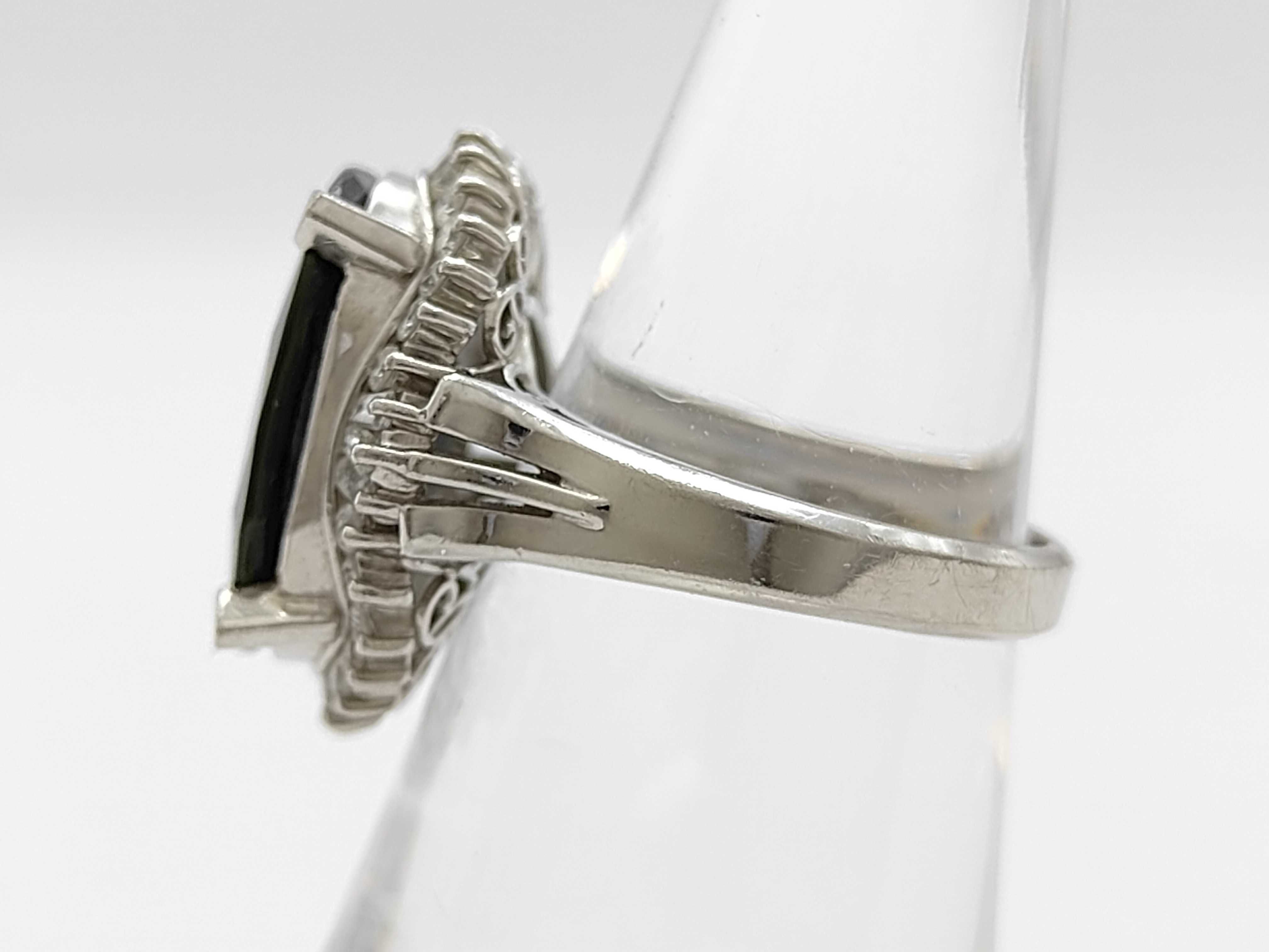Natural Green Sapphire and Diamond Ballerina Ring in Platinum