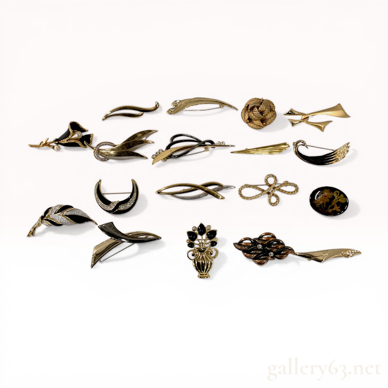 Collection of Fifteen Assorted Gold-Tone and Enamel Fashion Brooches