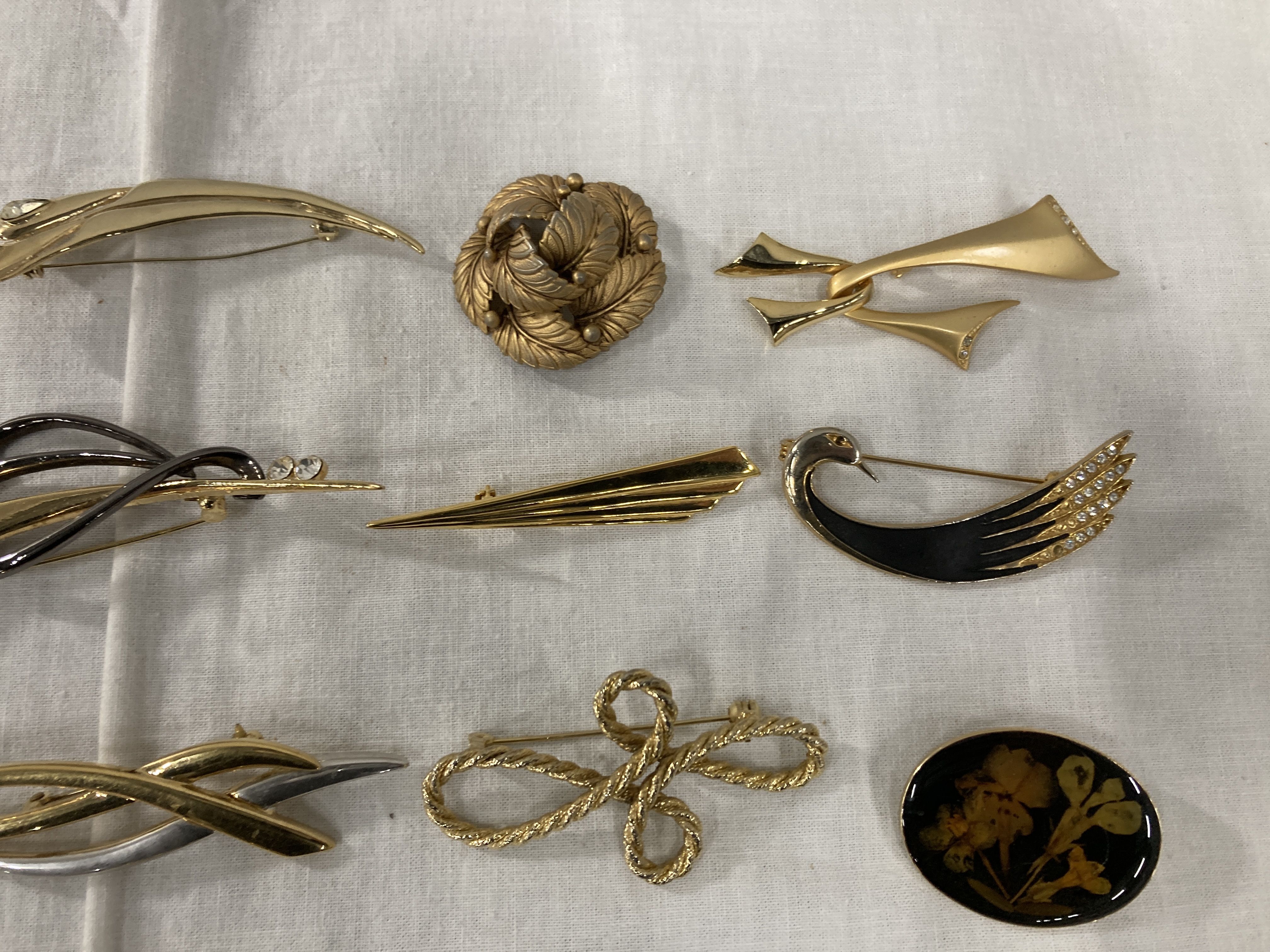 Collection of Fifteen Assorted Gold-Tone and Enamel Fashion Brooches