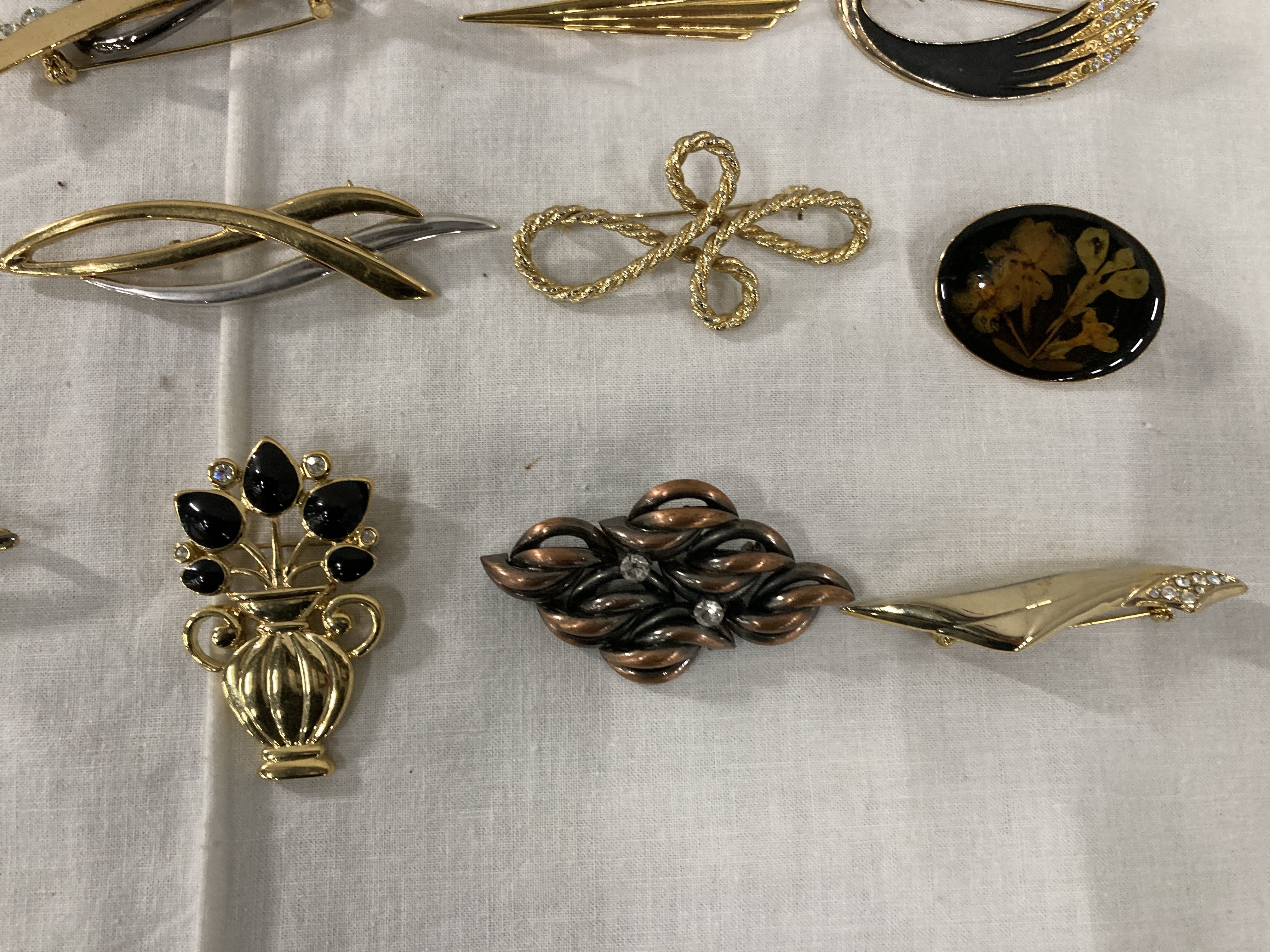 Collection of Fifteen Assorted Gold-Tone and Enamel Fashion Brooches