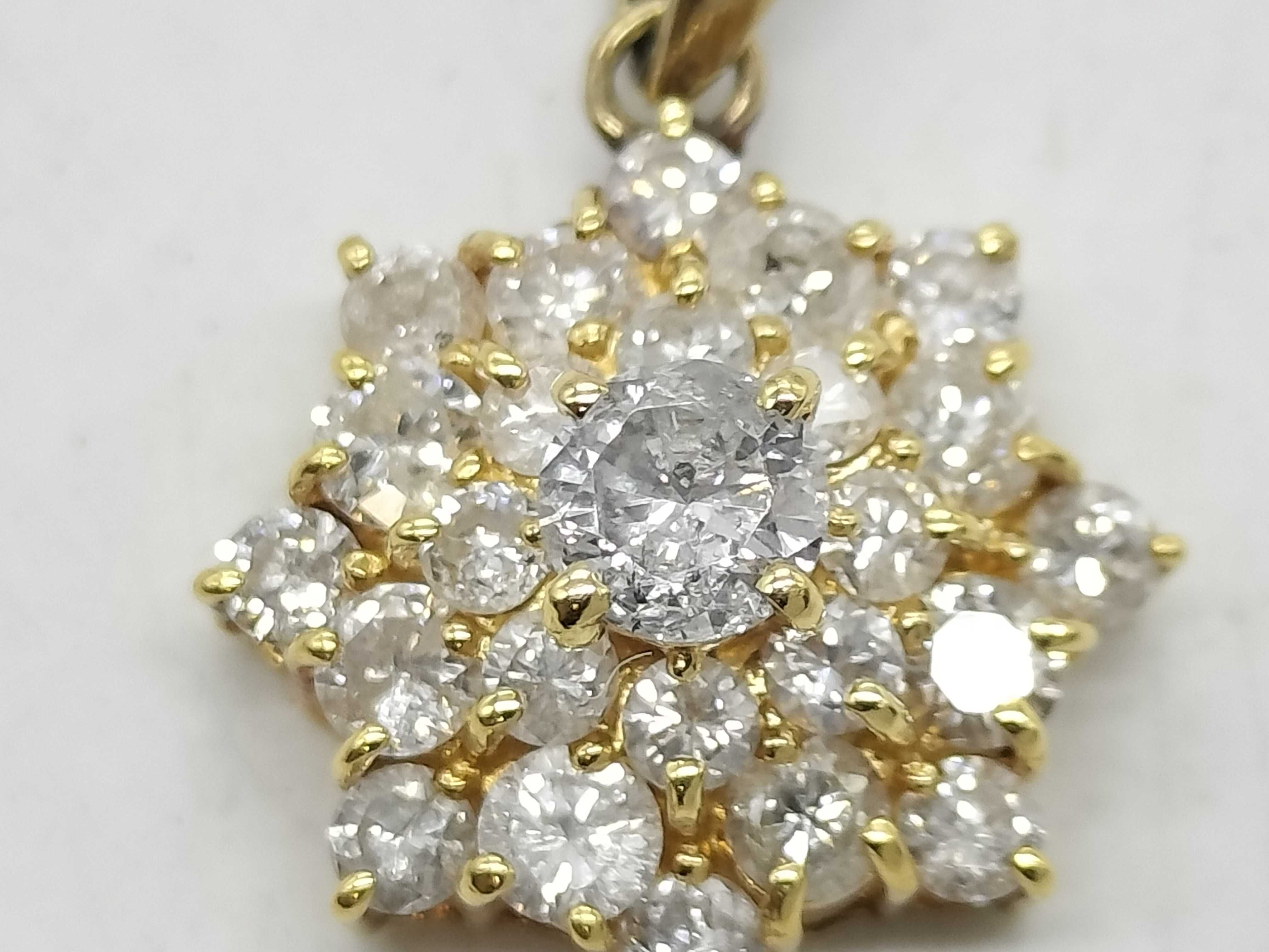 18K Yellow Gold and 1.00ctw Diamond Floral Cluster Pendant