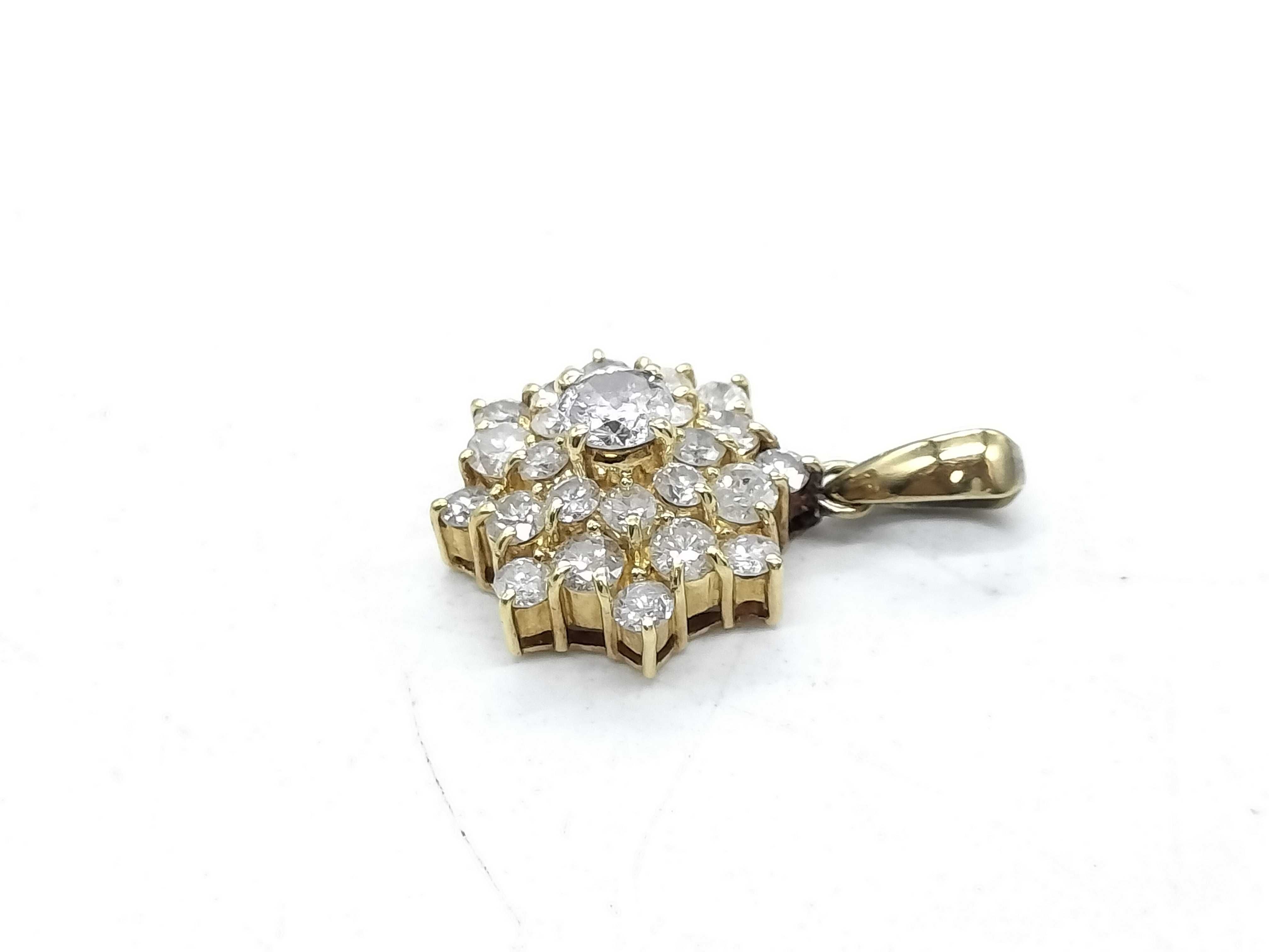 18K Yellow Gold and 1.00ctw Diamond Floral Cluster Pendant