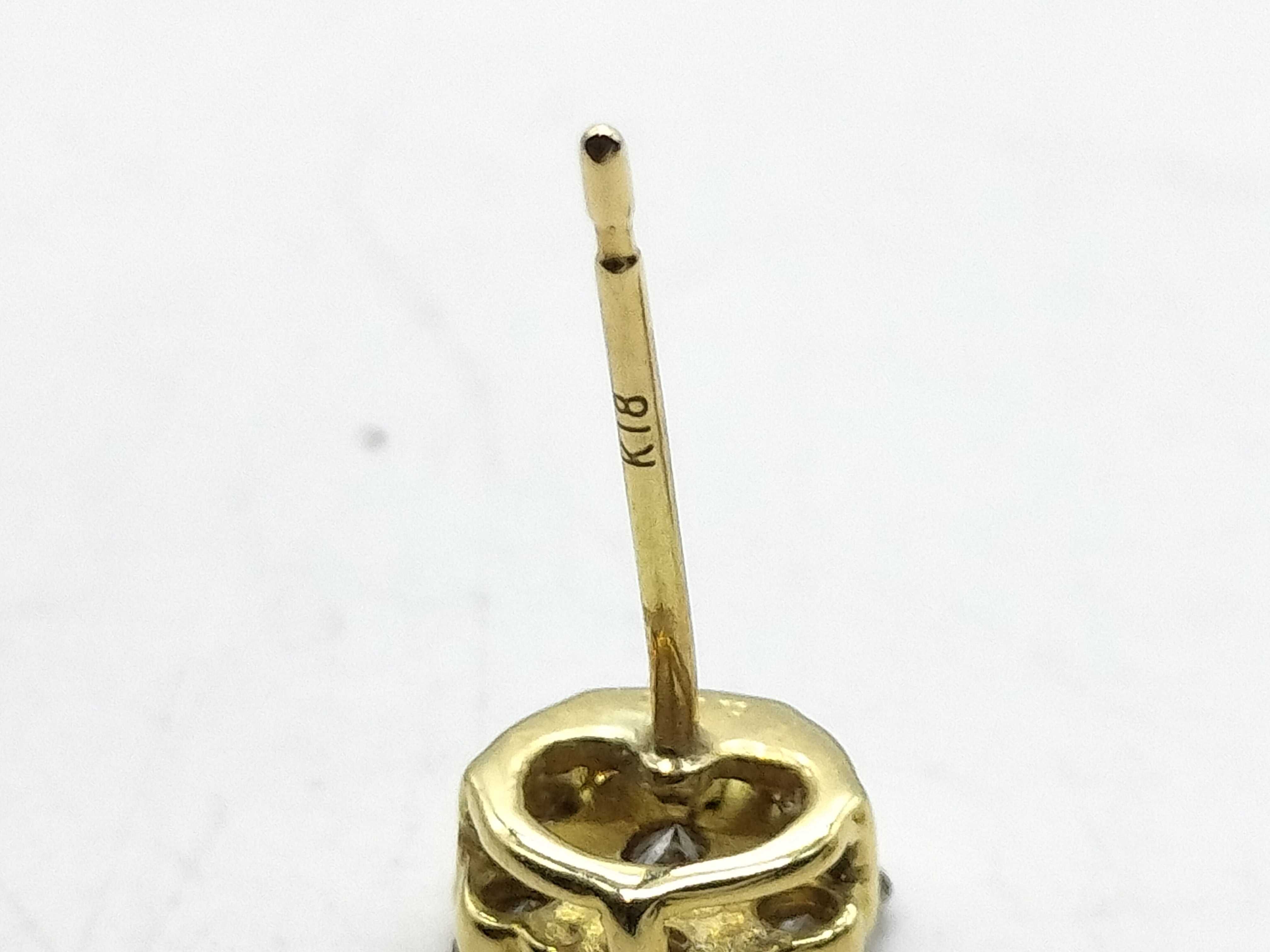 A Pair of Diamond Flower Cluster Stud Earrings in 18K Yellow Gold