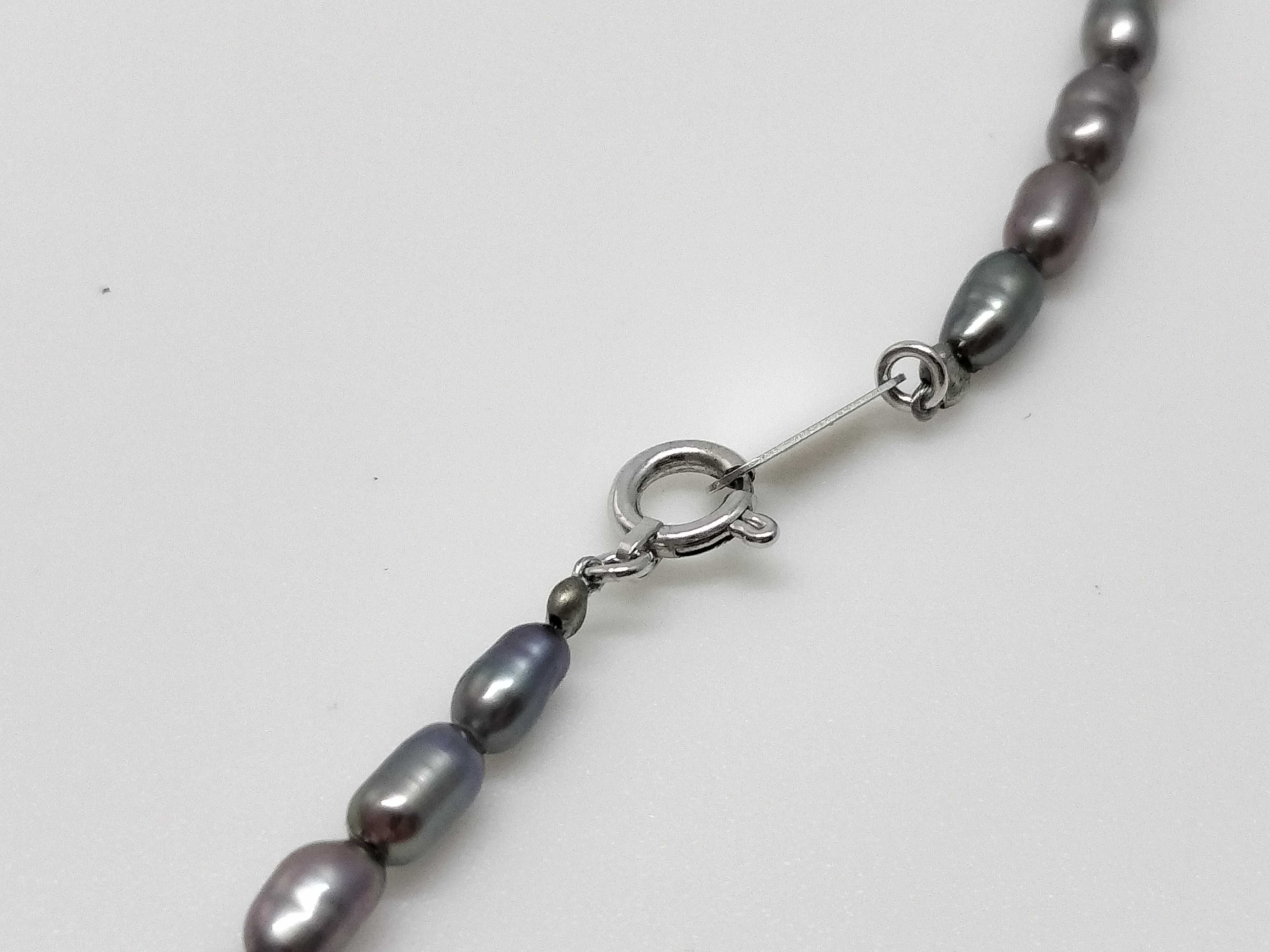 Rice-Shaped Black Cultured Freshwater Pearl and 18K White Gold Necklace