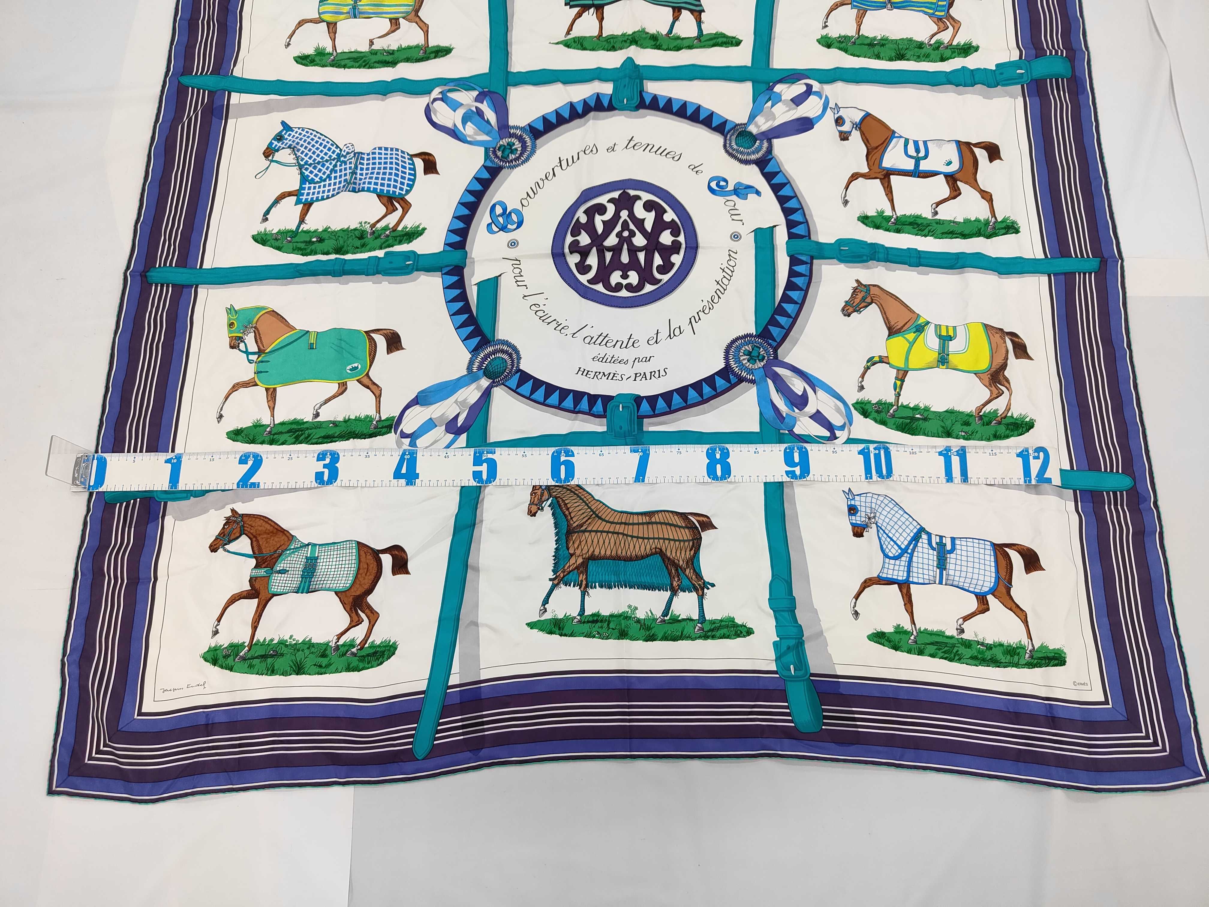 Hermes Couvertures et Tenues de Jour Silk Gavroche Scarf