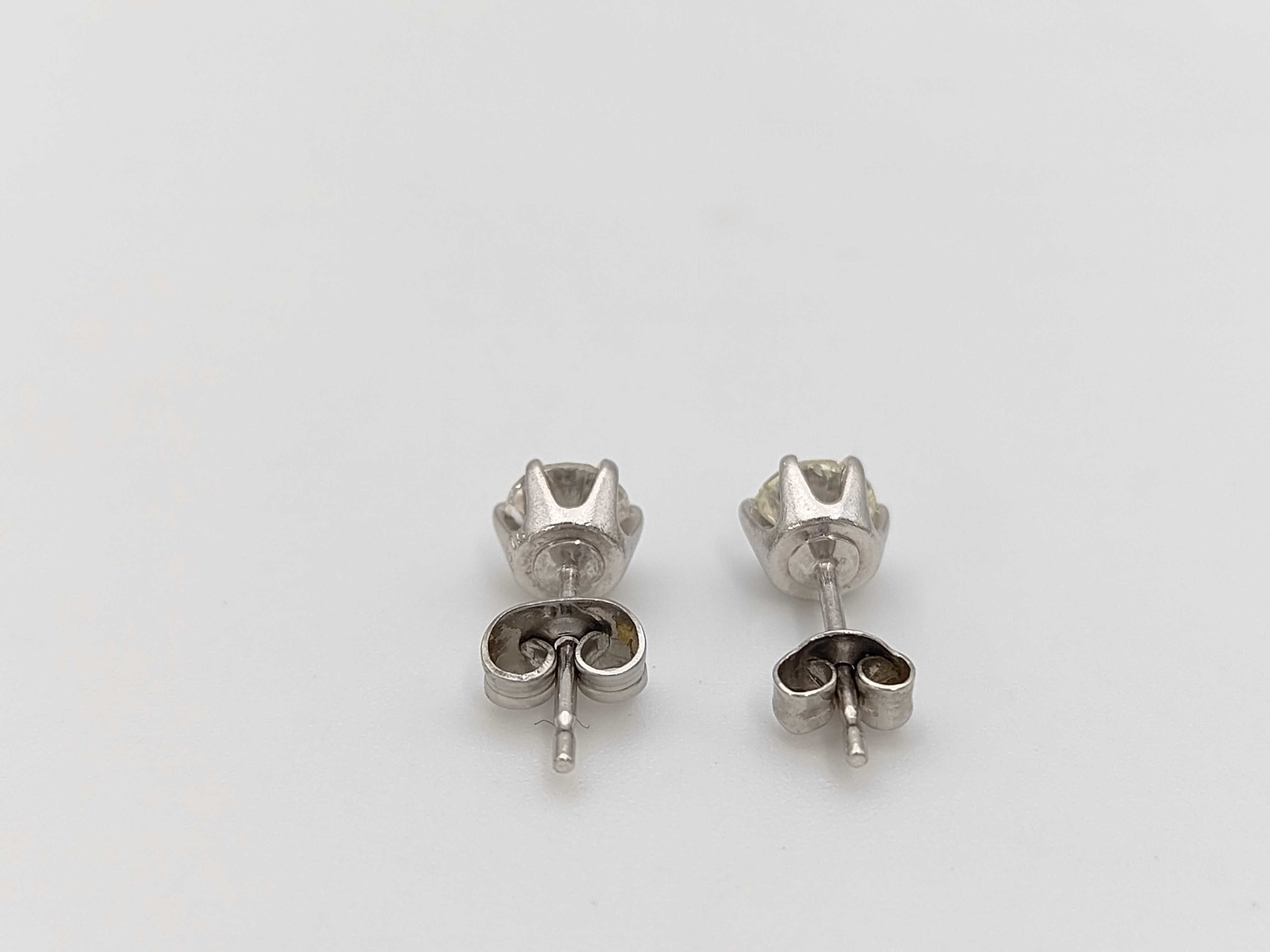 A Pair of 1.5ctw Platinum and Round Brilliant Cut Colorless Natural Diamond Stud Earrings