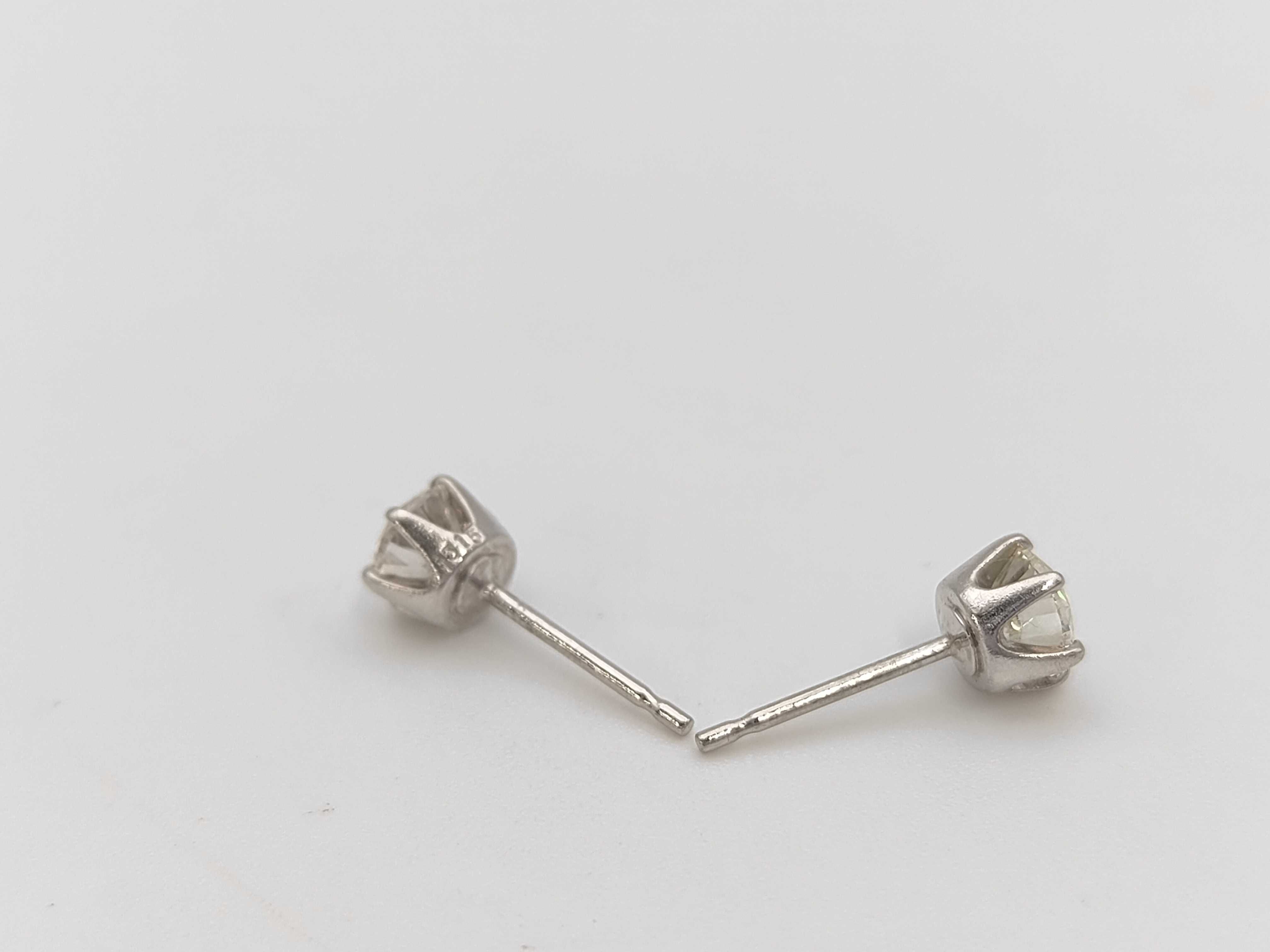 A Pair of 1.5ctw Platinum and Round Brilliant Cut Colorless Natural Diamond Stud Earrings