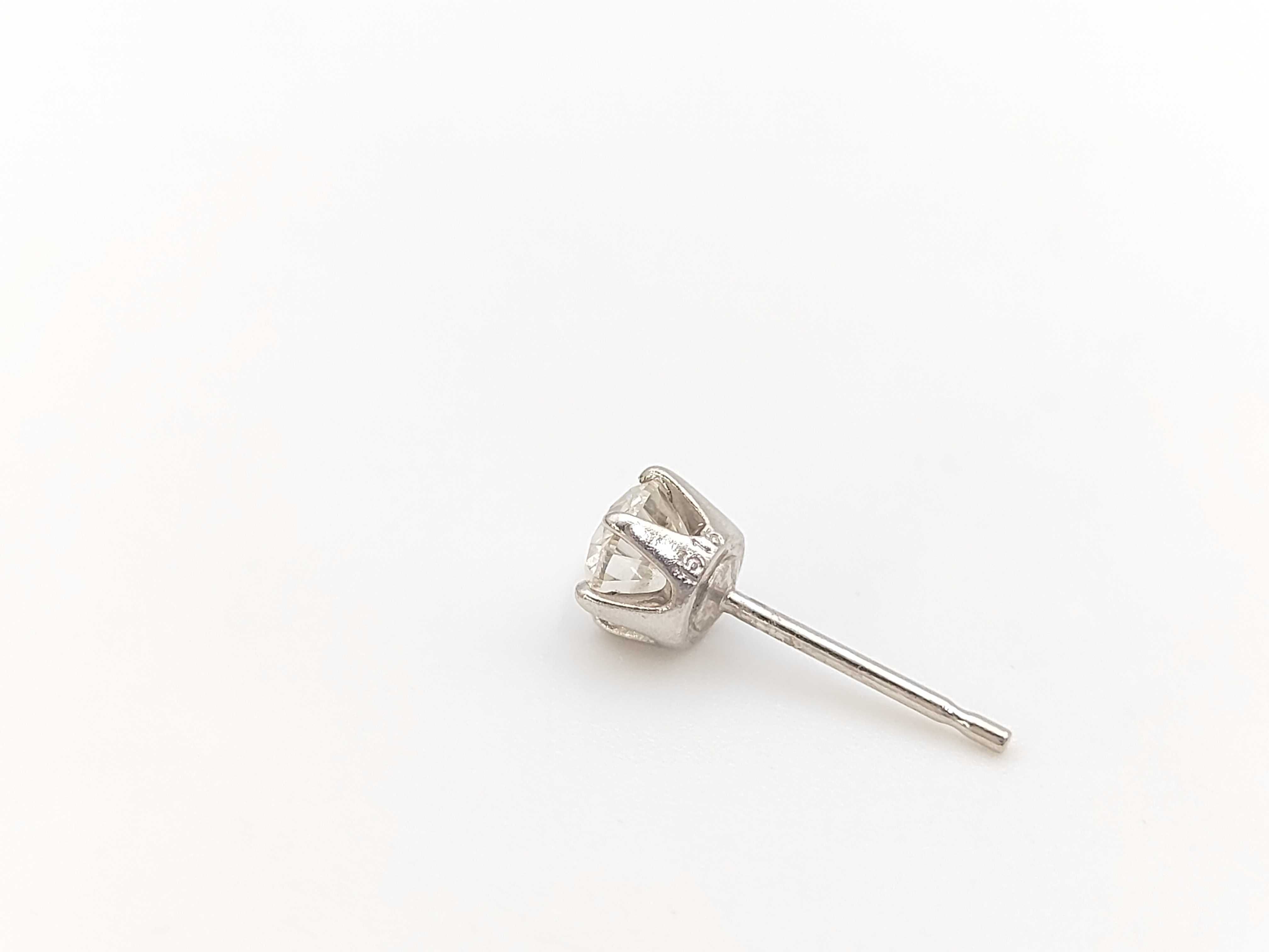 A Pair of 1.5ctw Platinum and Round Brilliant Cut Colorless Natural Diamond Stud Earrings