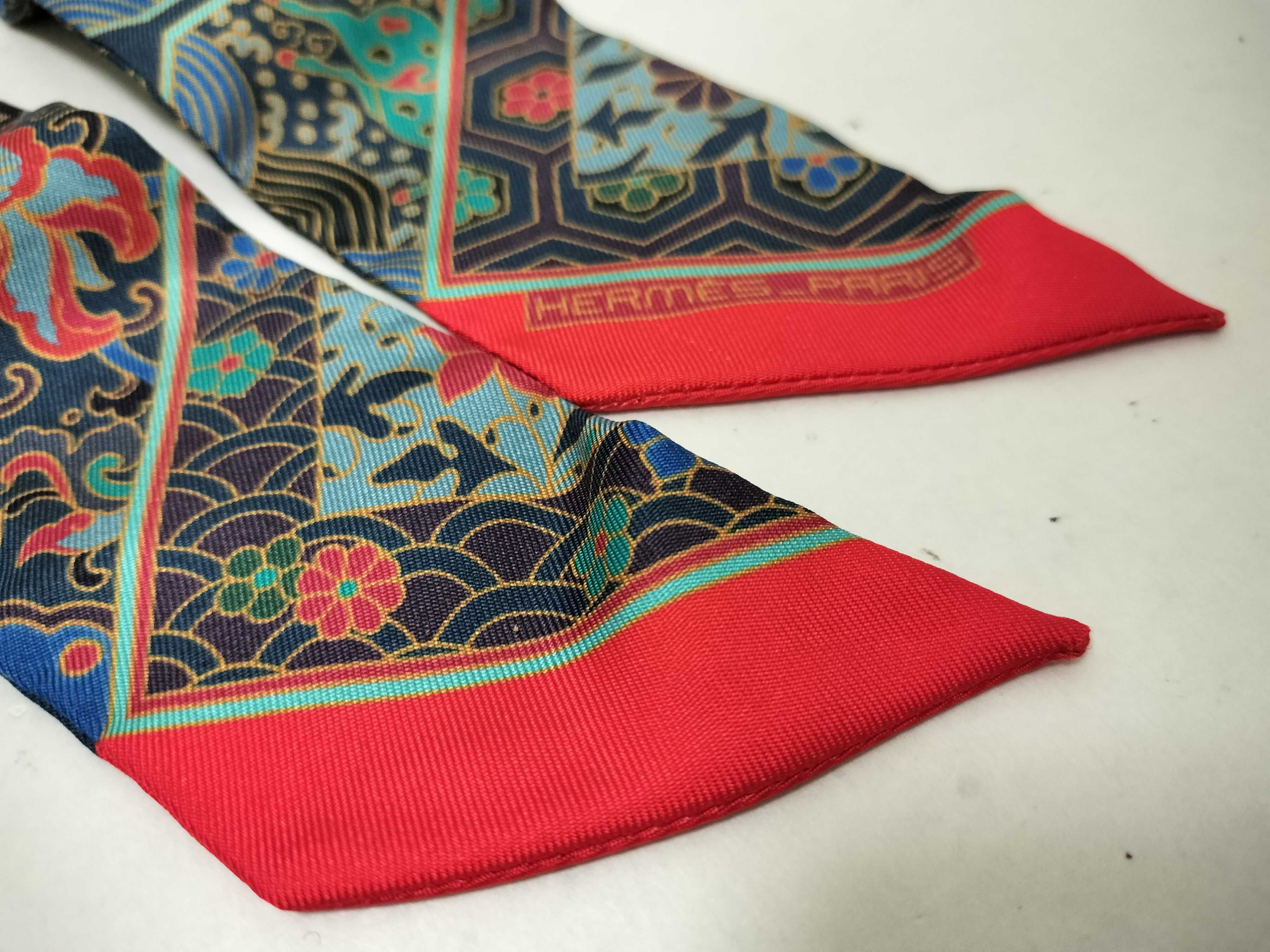 Hermes Collections Imperiales Silk Twilly Scarf