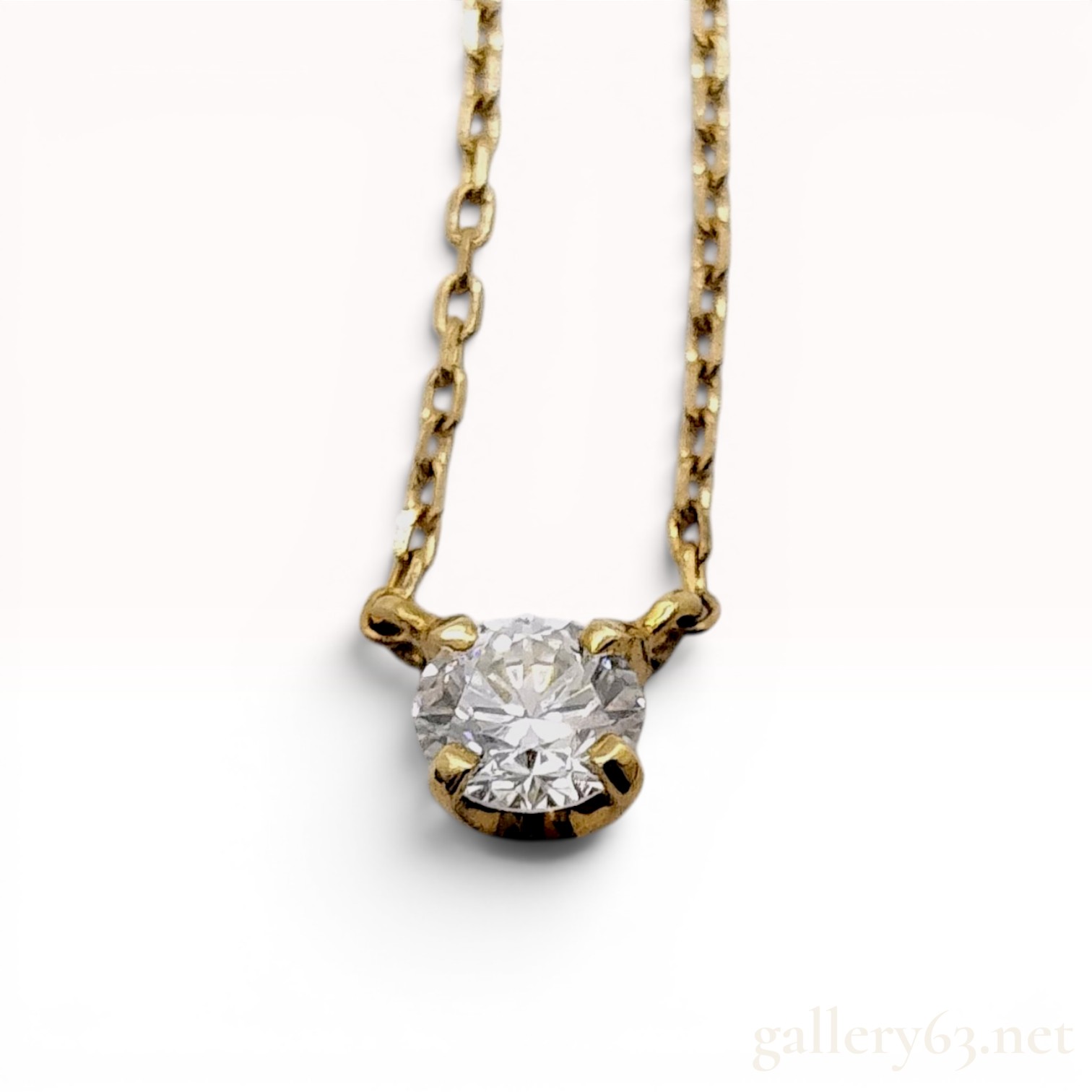 18 Karat Yellow Gold and 0.10 Carat Diamond Solitaire Pendant Necklace