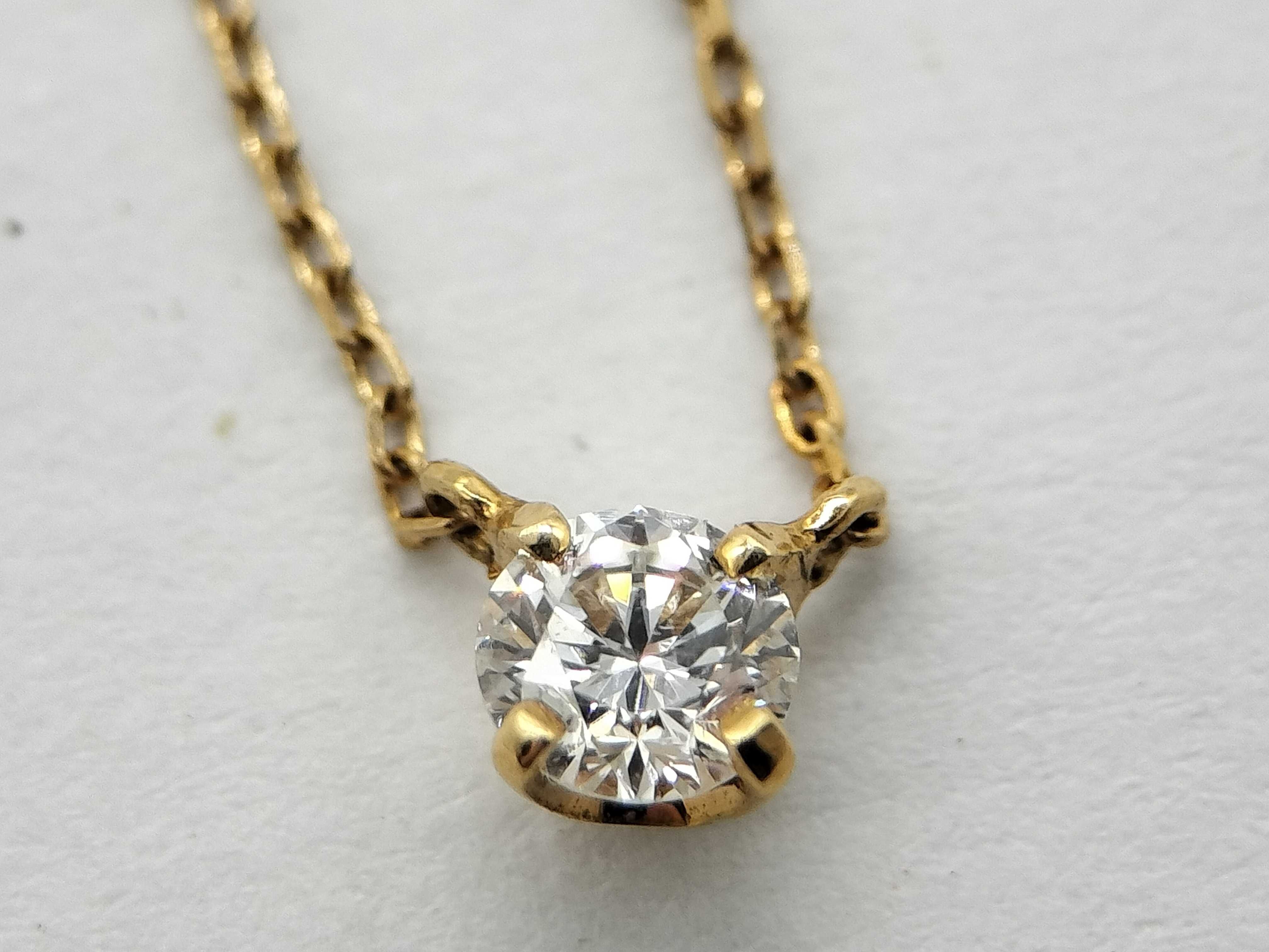 18 Karat Yellow Gold and 0.10 Carat Diamond Solitaire Pendant Necklace