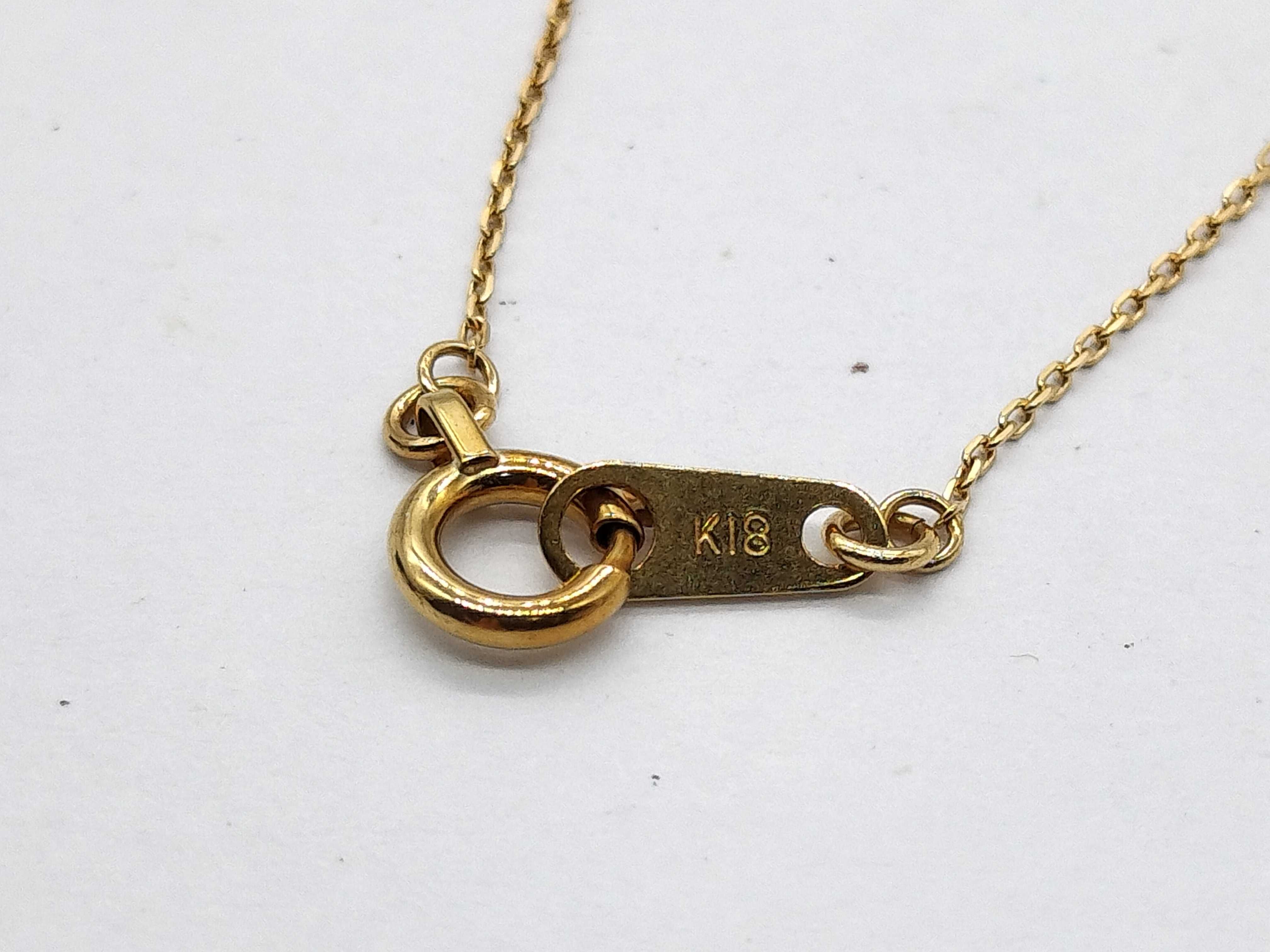 18 Karat Yellow Gold and 0.10 Carat Diamond Solitaire Pendant Necklace