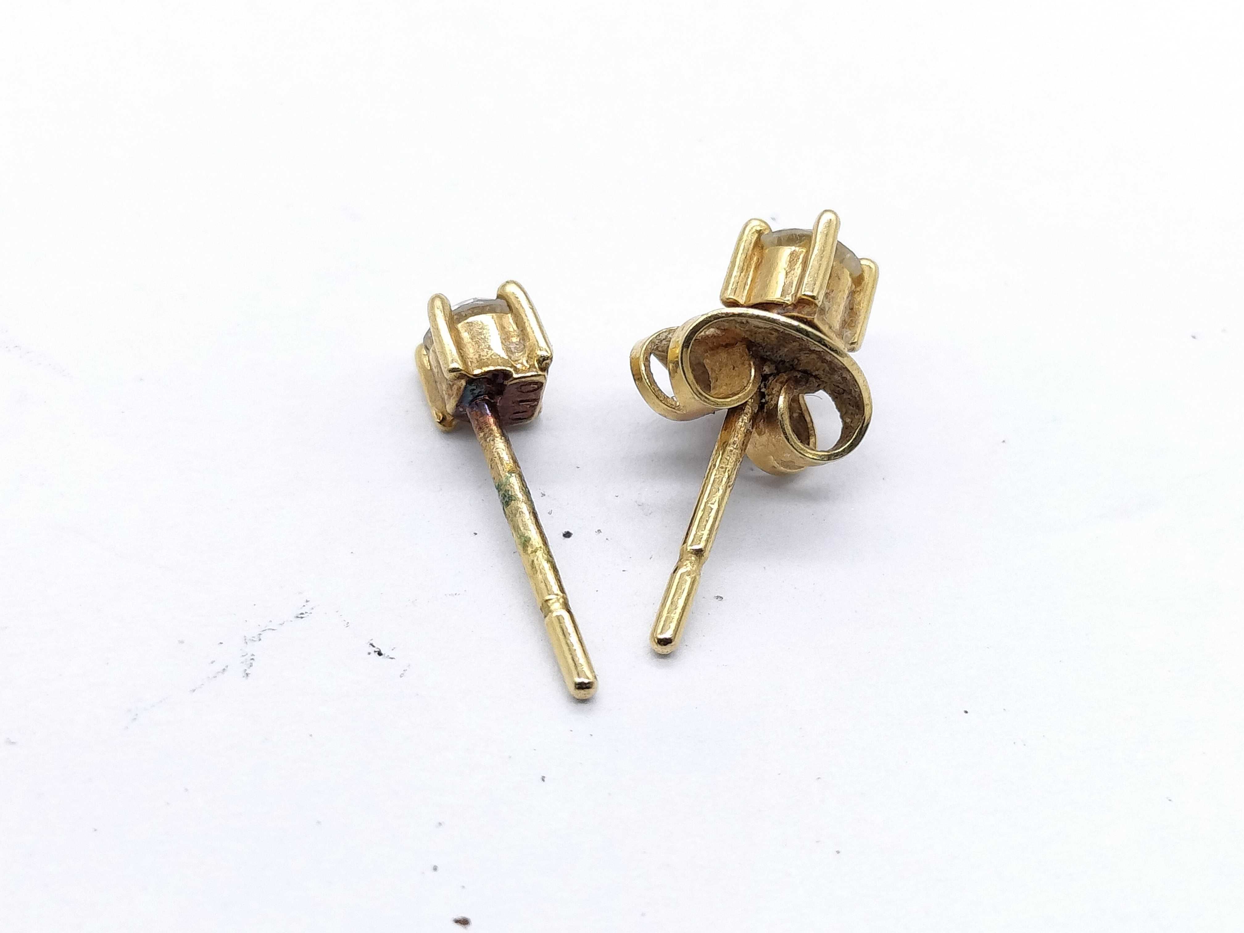 A Pair of Diamond Stud Earrings in 14 Karat Yellow Gold