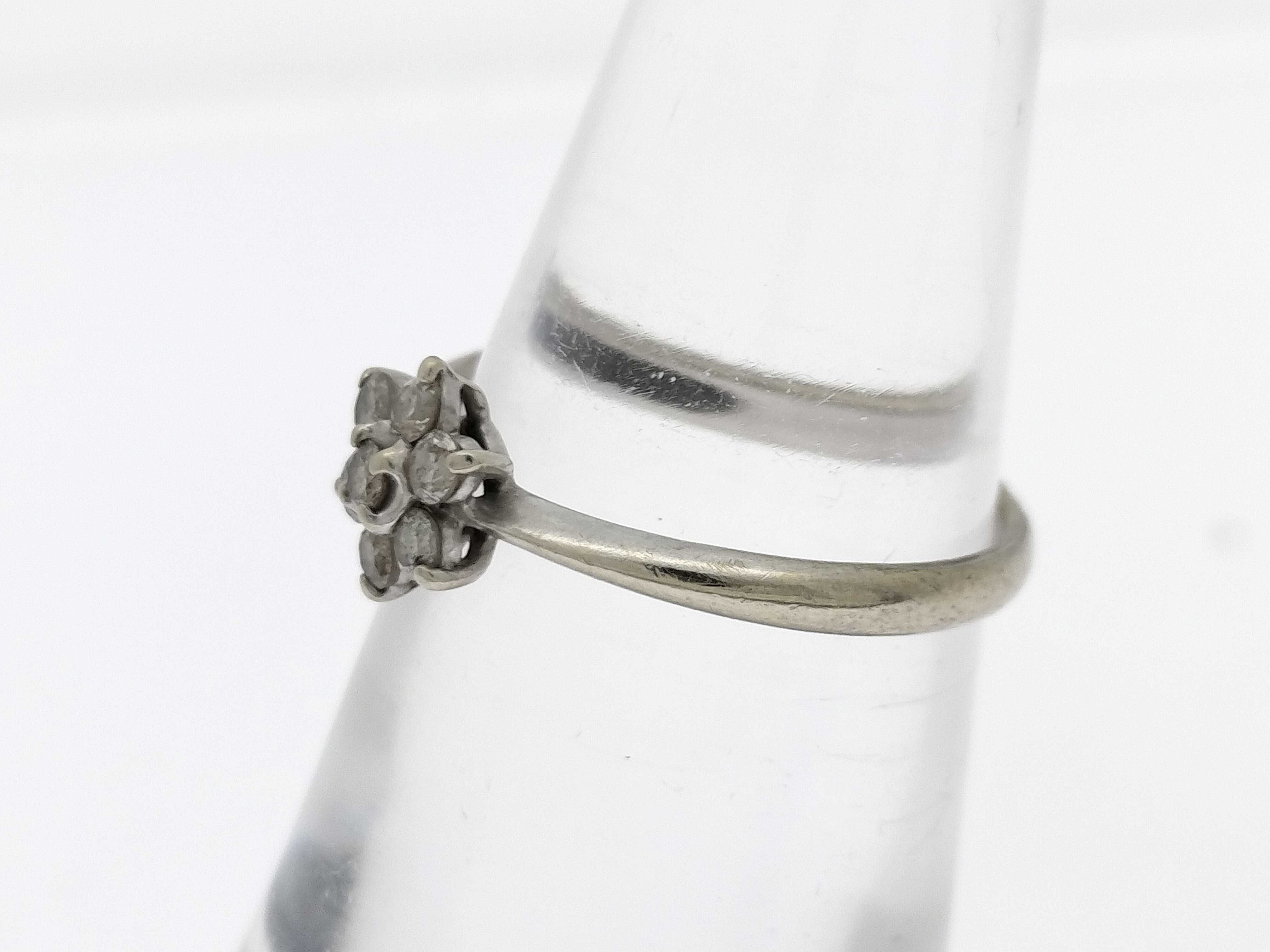 10 Karat White Gold Diamond Flower Cluster Ring