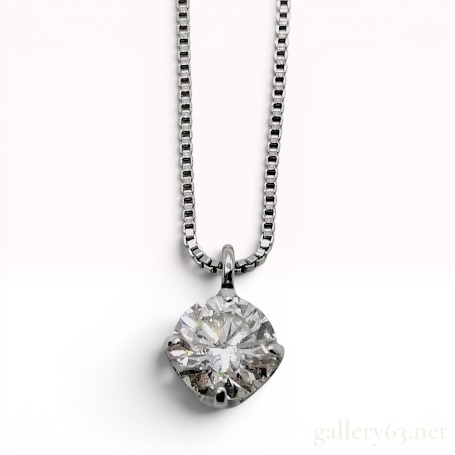 Platinum and 0.212 Carat Round Brilliant-Cut Diamond Solitaire Pendant Necklace