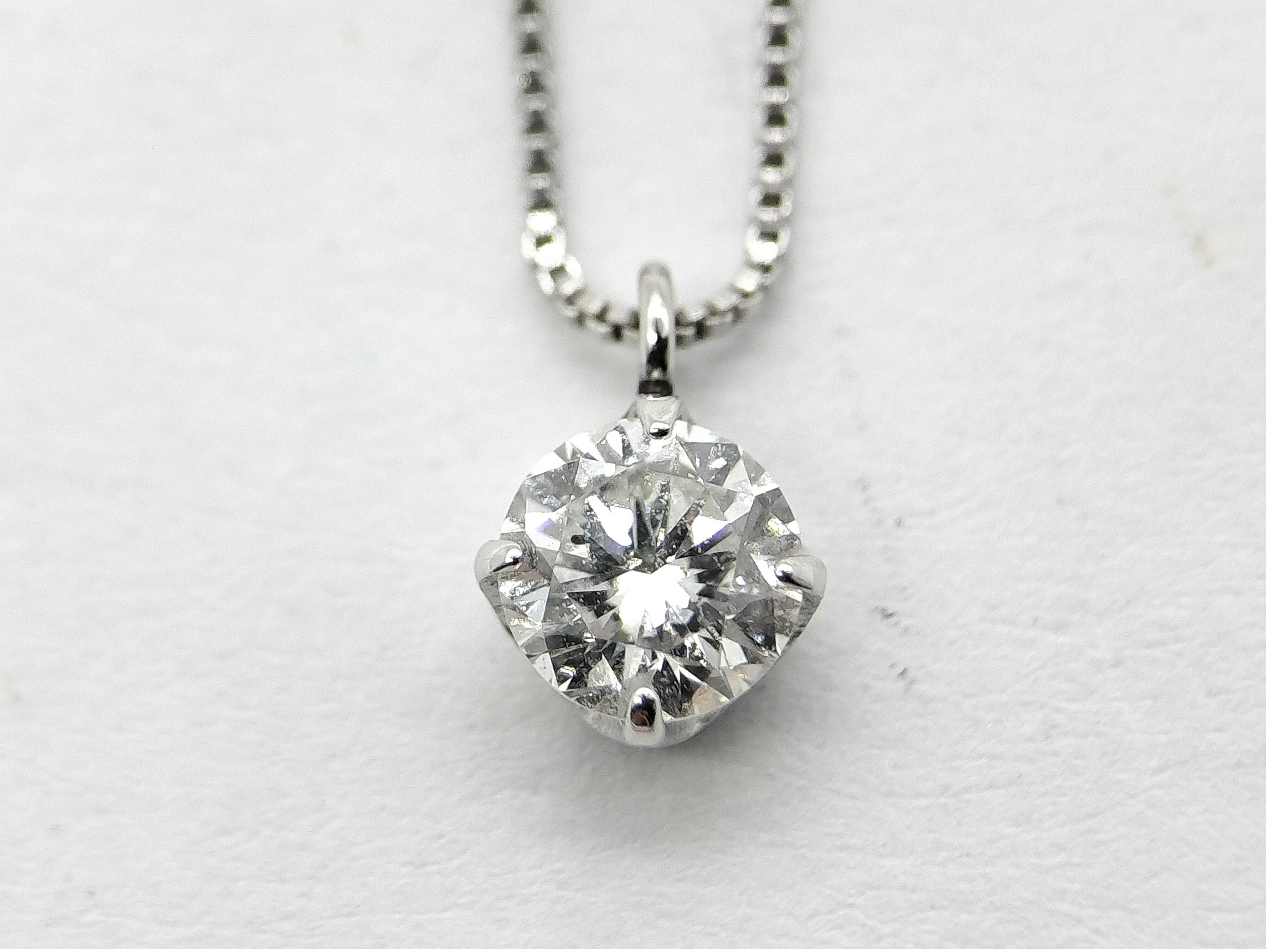 Platinum and 0.212 Carat Round Brilliant-Cut Diamond Solitaire Pendant Necklace
