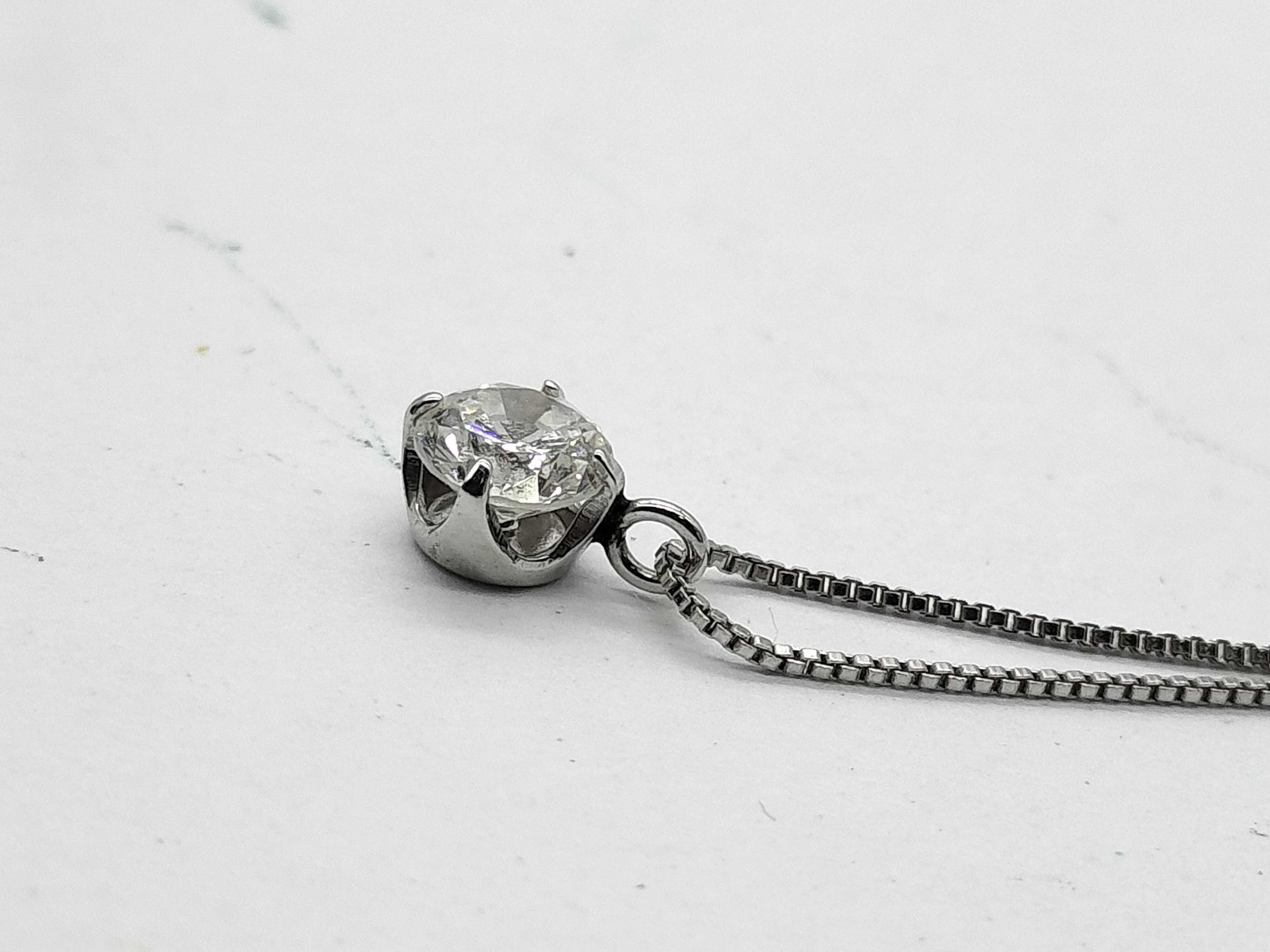 Platinum and 0.212 Carat Round Brilliant-Cut Diamond Solitaire Pendant Necklace