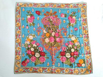 Large Gucci Silk Scarf with Floral and Paisley Pattern. This large square scarf is constructed 